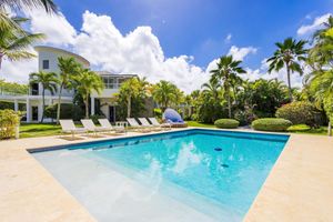 Alquiler Vacacional - Villa Desiree 5BR Cocotal Luxury Villa Pool Maid