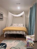 Alquiler Vacacional - Charming 2-bedroom house with WiFi, AC in a Lost Creek renovated schoolhouse