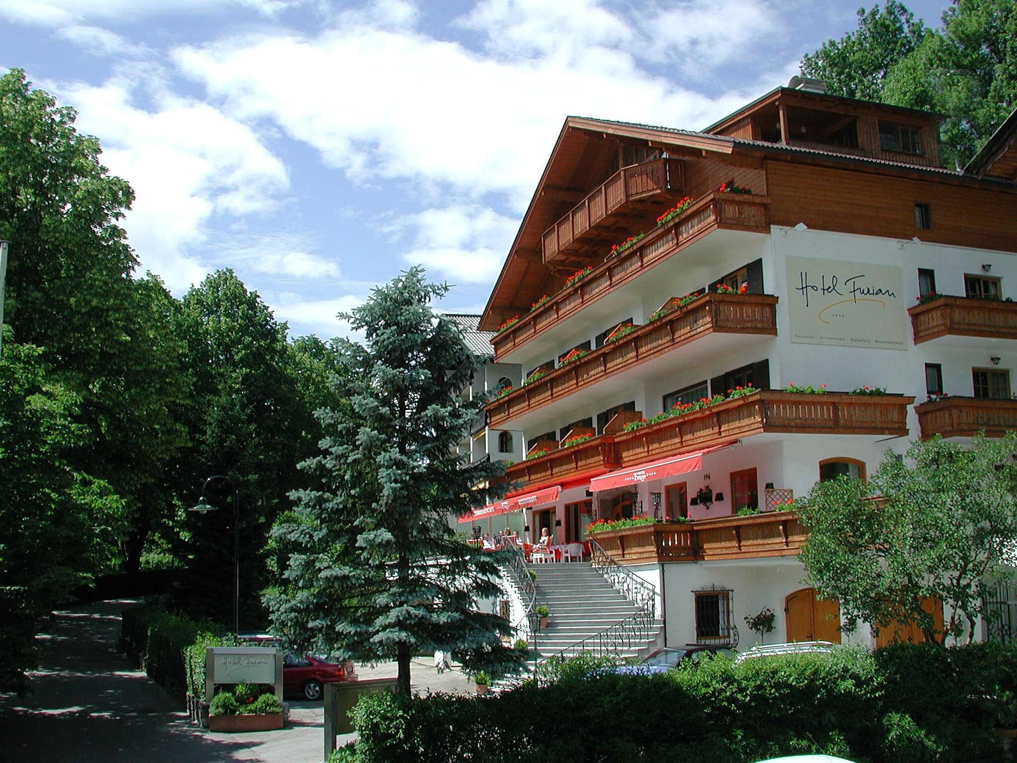 Vista Exterior Hotel Furian
