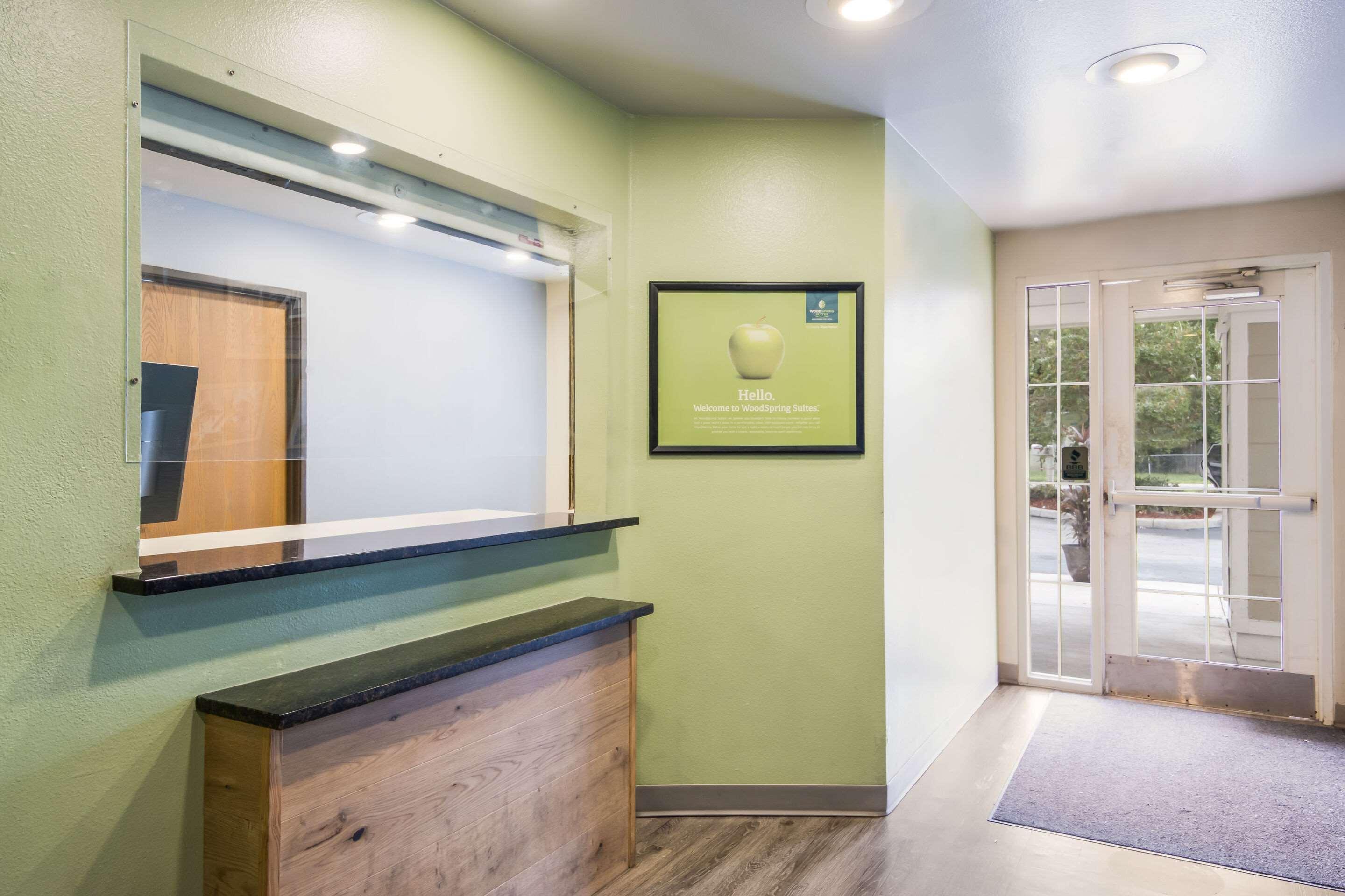 Vista Lobby Woodspring Suites Lakeland