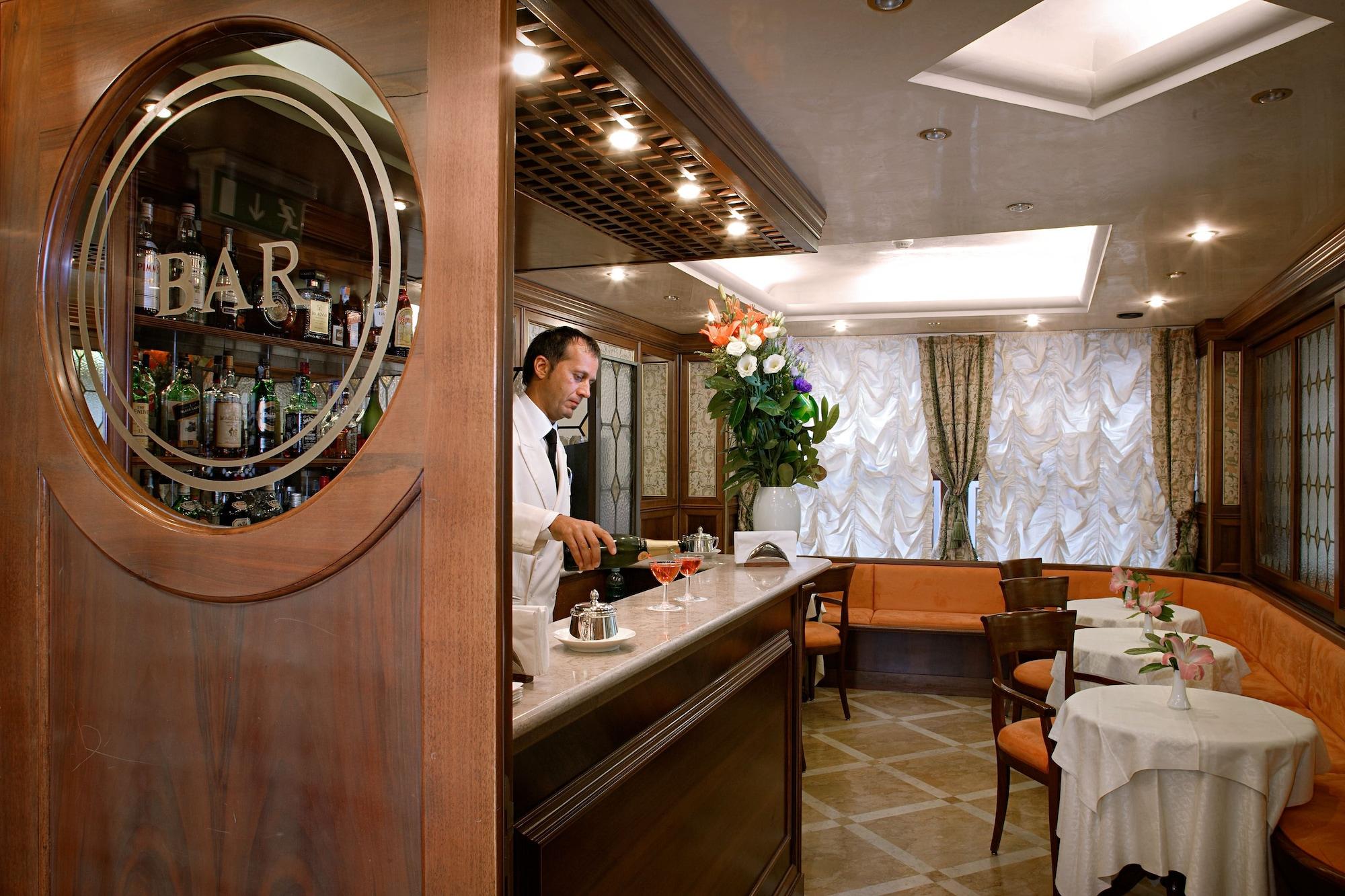 Bar/Salón Kette Hotel