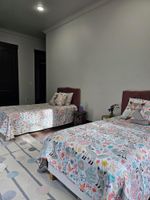 Alquiler Vacacional - Stylish Ranch Home w/ Panoramic Windows. Family-Friendly!