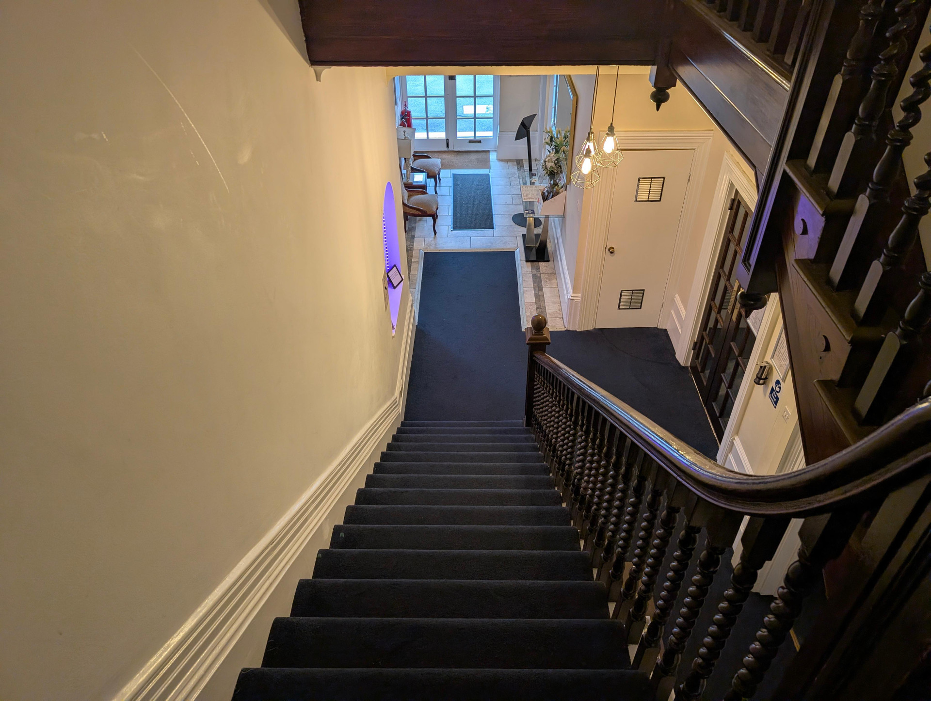 Vista Lobby Cecil Court Hotel