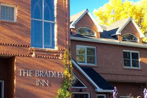 Alojamiento - Bradley Boulder Inn