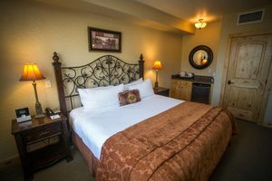 Alquiler Vacacional - Stay in Comfort while Enjoying Valley Views by RedAwning - Save 20% on 7+ Nights!