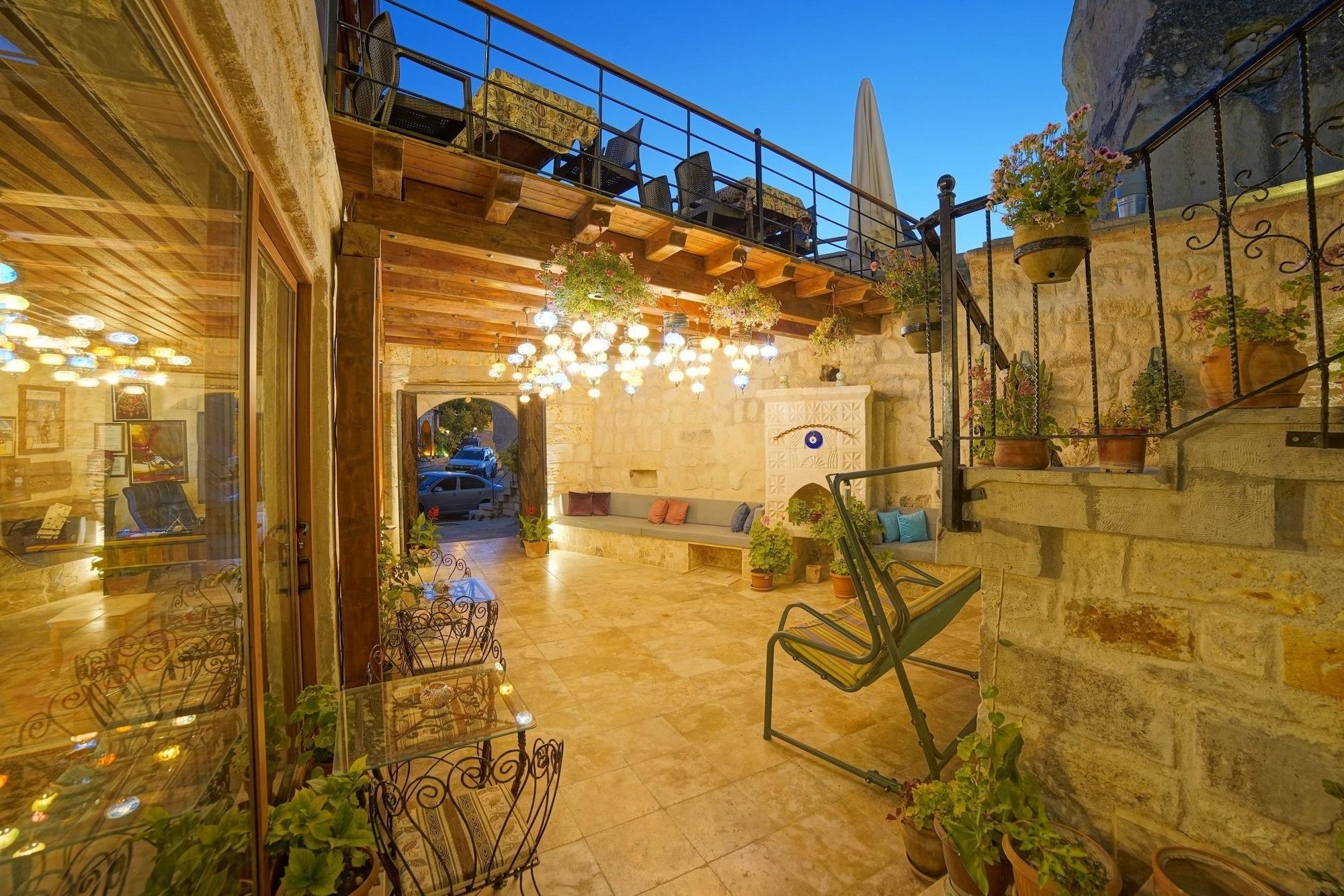 Varios Melek Cave Hotel