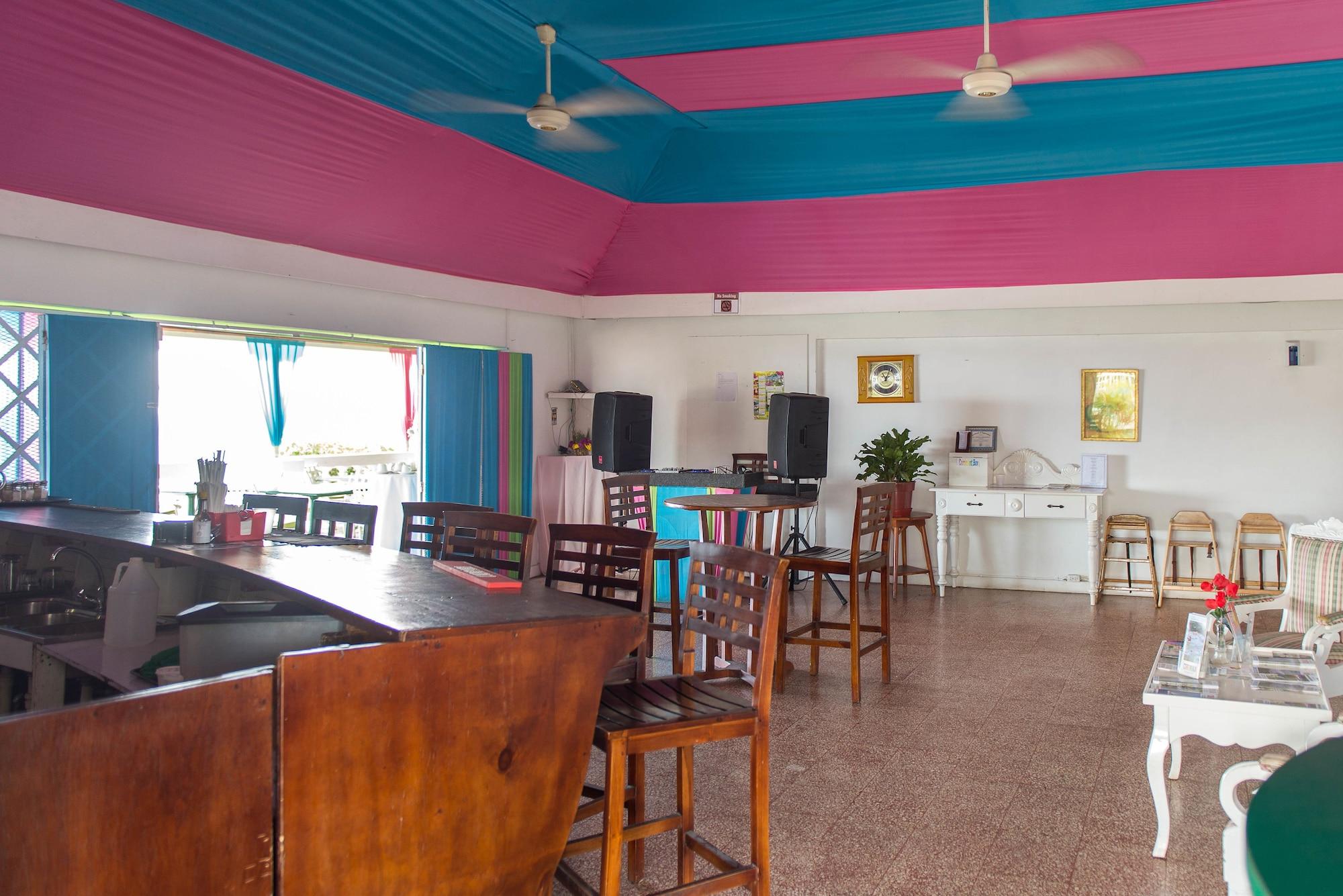 Bar/Salón Hipstrip Beach Studio