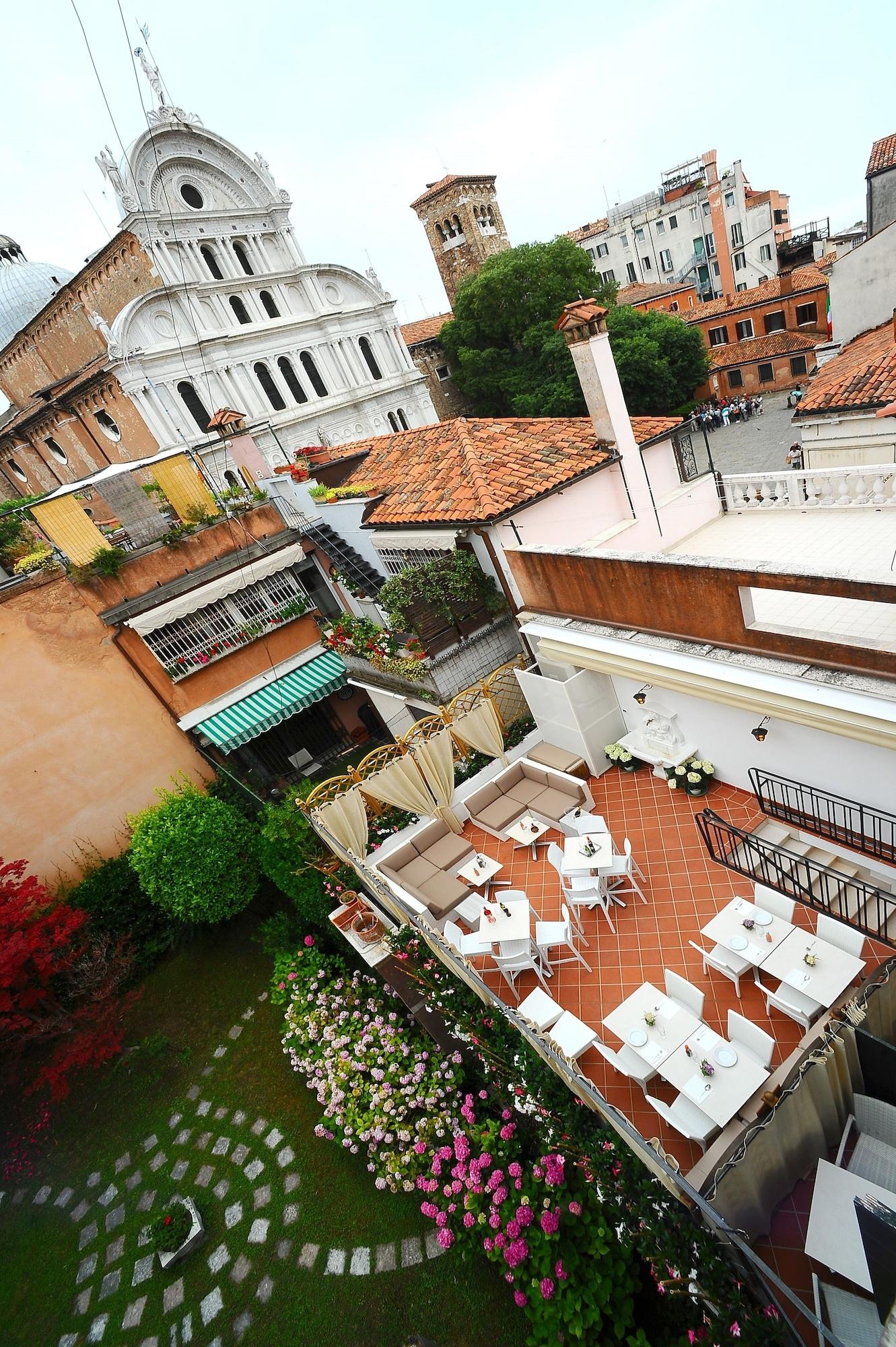 Vista Exterior Hotel Fontana