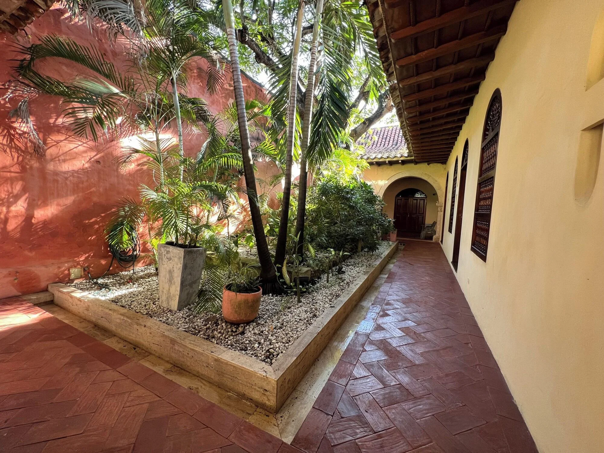 Vista Lobby Casa Pierre