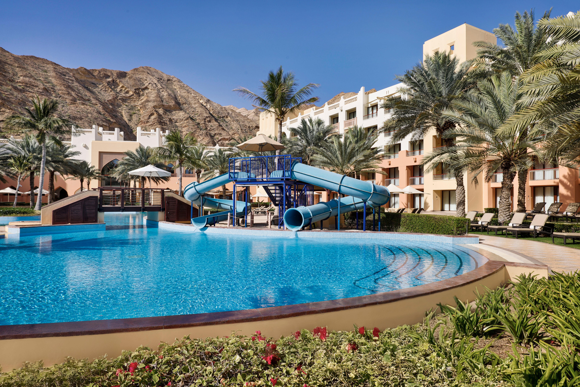 Vista Exterior Doubletree By Hilton Muscat Al Waha