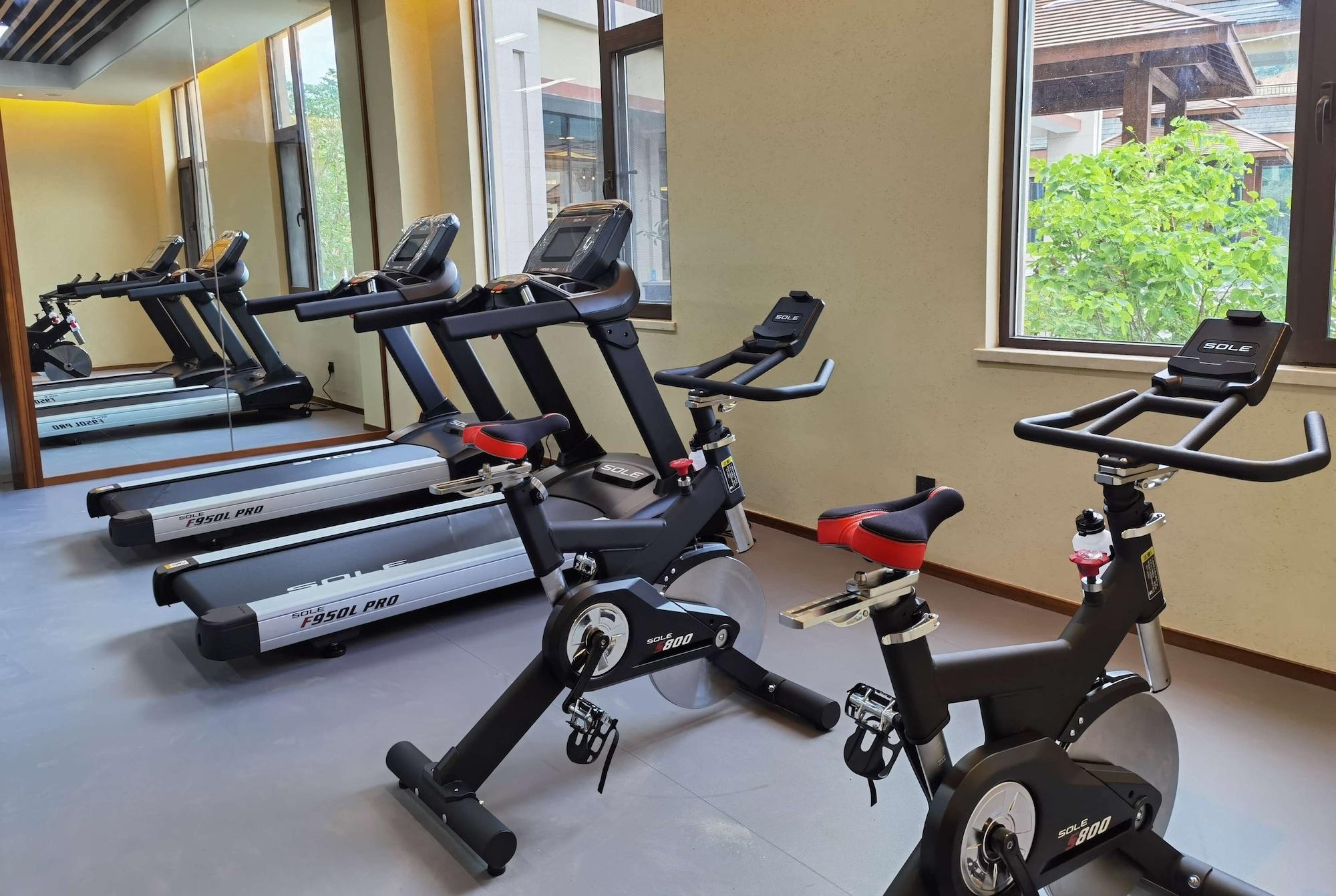 Gimnasio Howard Johnson the Bund Hotel Gasa