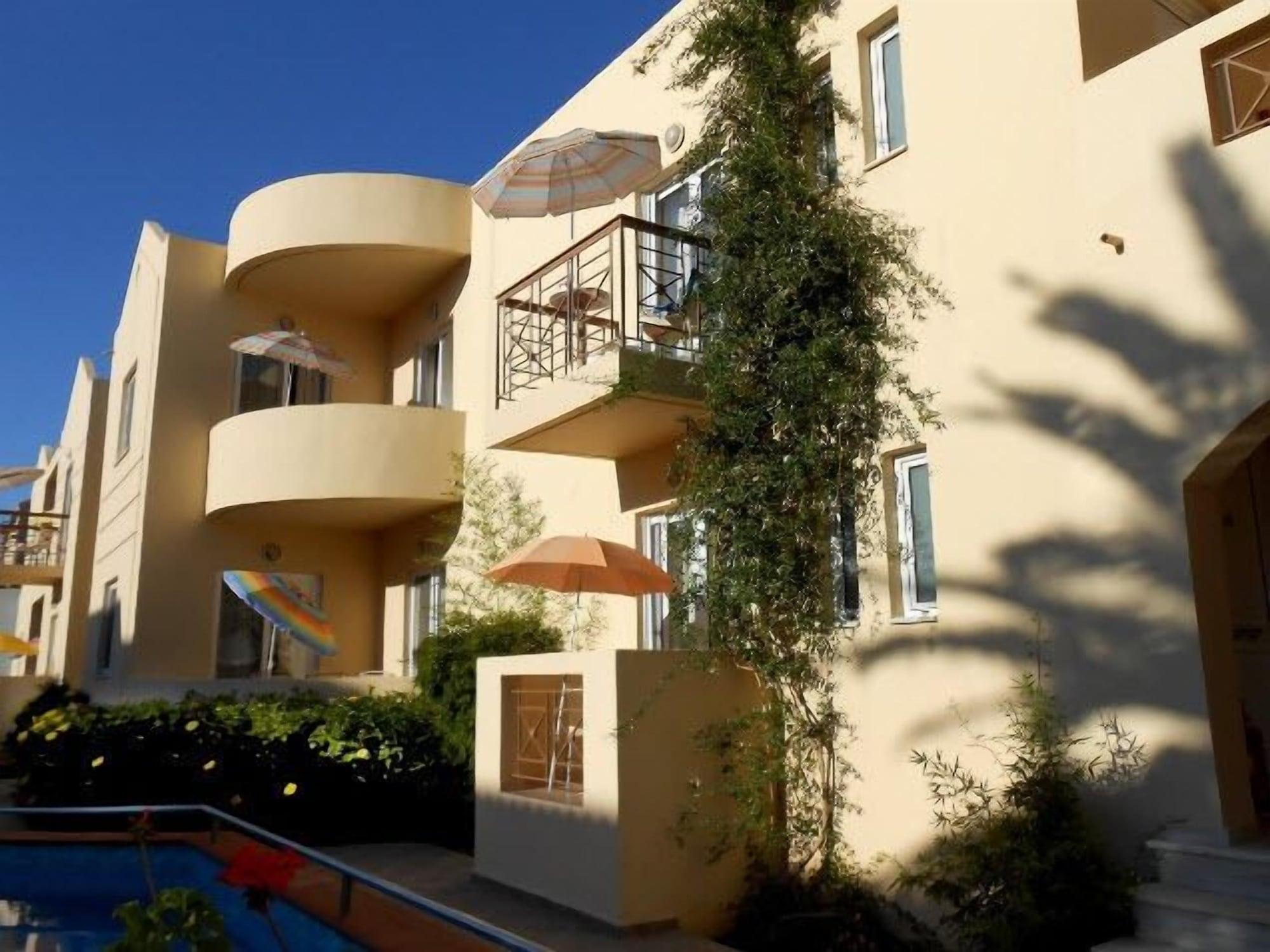 Vista Exterior Lambrinos Suites