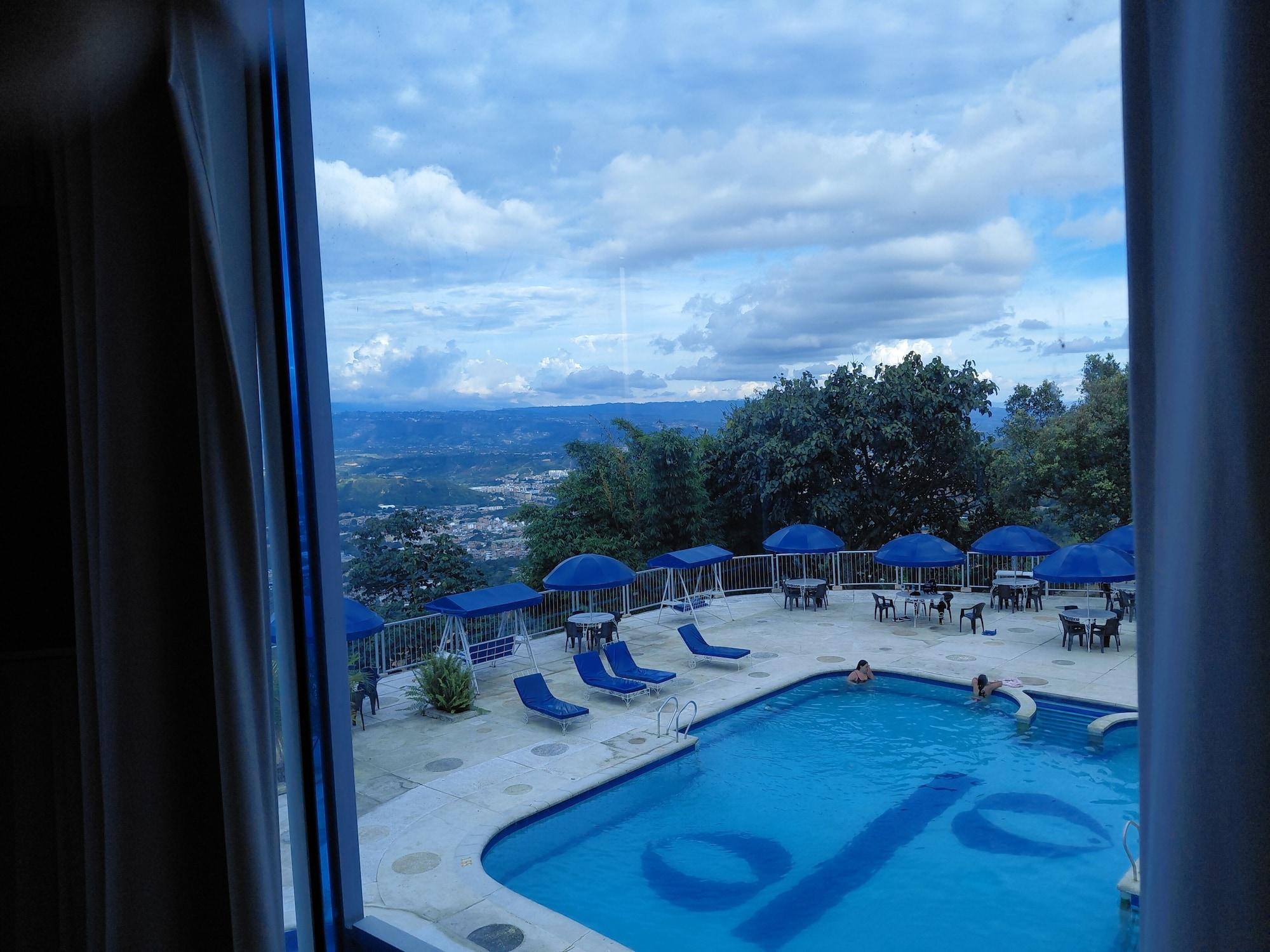 Vista Piscina HOTEL GIRON CAMPESTRE