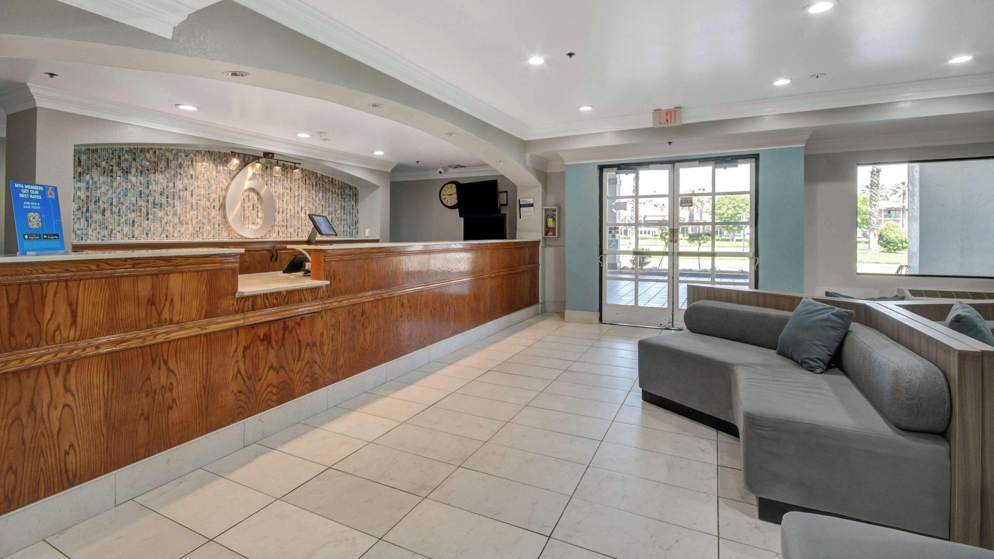 Vista Lobby Studio 6 Ontario, Ca - Convention Center - Airport