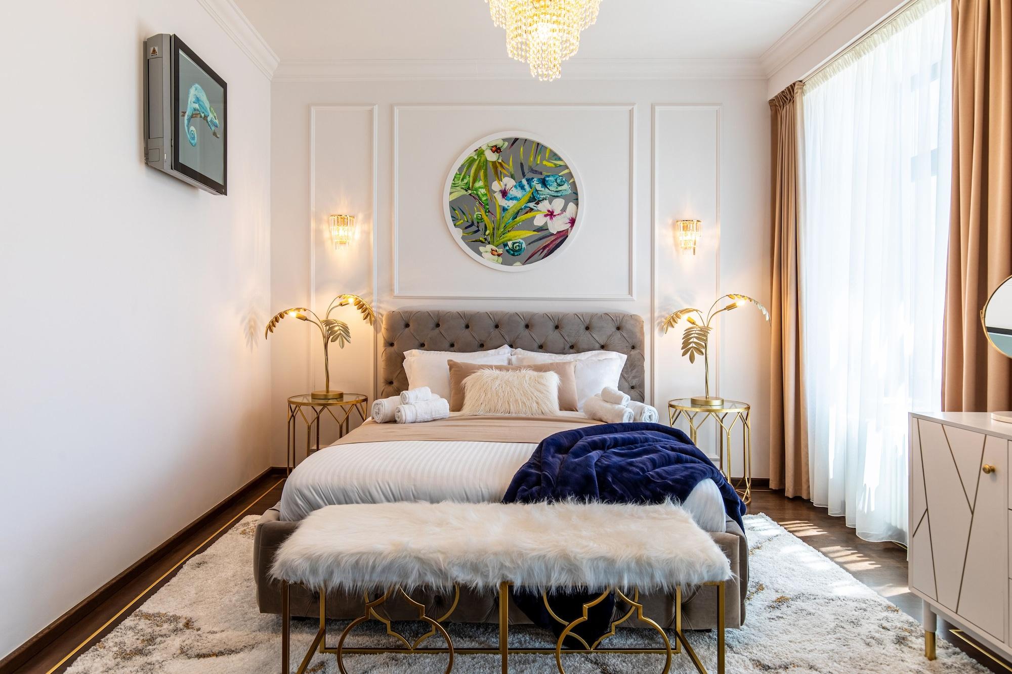 Varios Old Town Luxury Suites