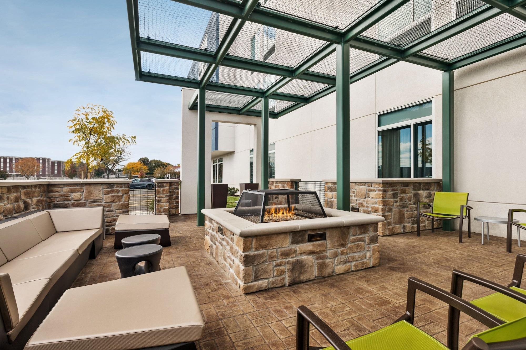 Vista Exterior SpringHill Suites by Marriott Camp Hill