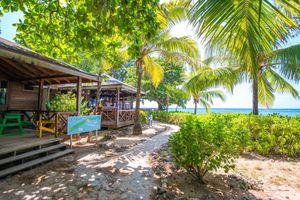 Alojamiento - Las Rocas Resort And Dive Center