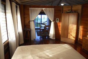 Alquiler Vacacional - OCEANFRONT ECO-CHIC HOME WITH INFINITY POOL, DOCK, AIR CONDITIONER & TV