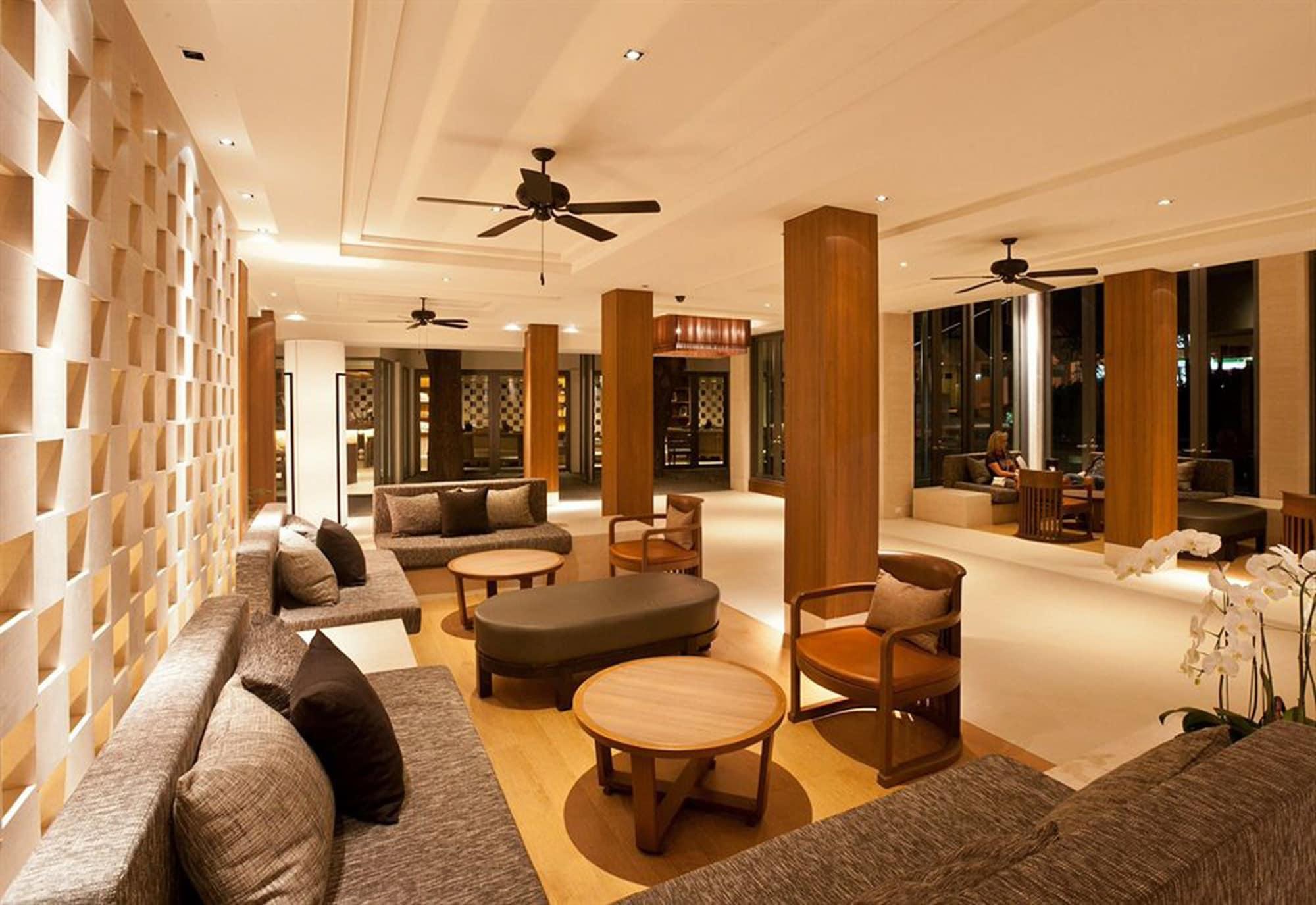 Vista Lobby Woodlands Hotel & Resort