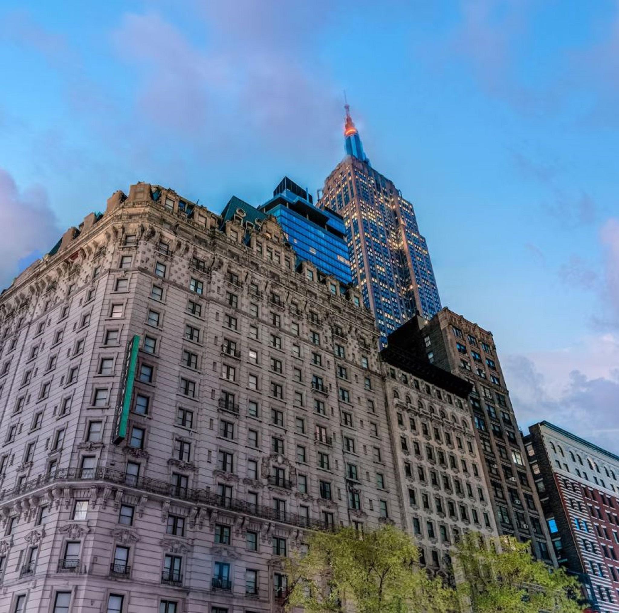 Vista Exterior Martinique New York on Broadway, Curio Collection by Hilton