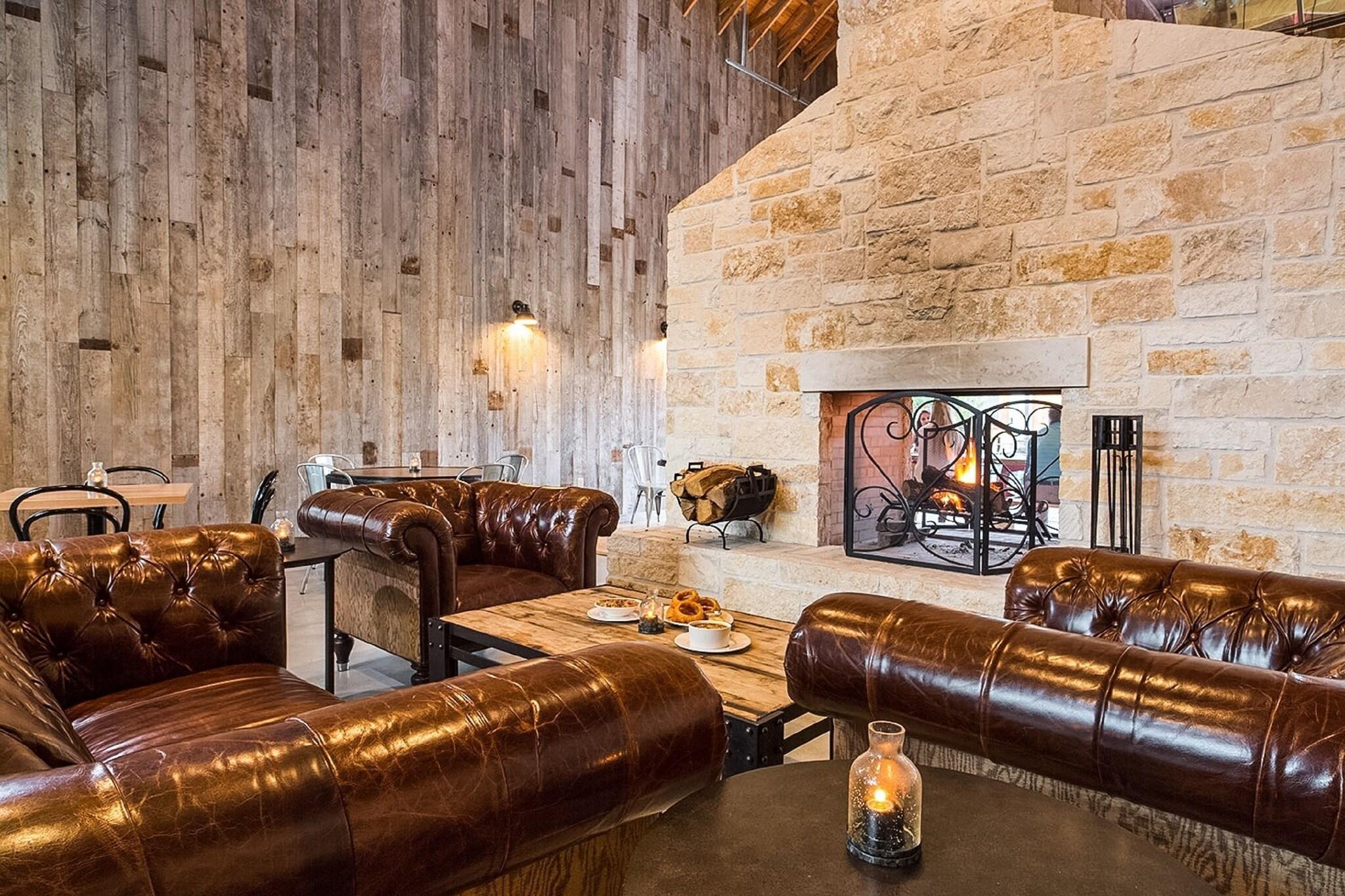 Bar/Salón Lone Star Court, by Valencia Hotel Collection