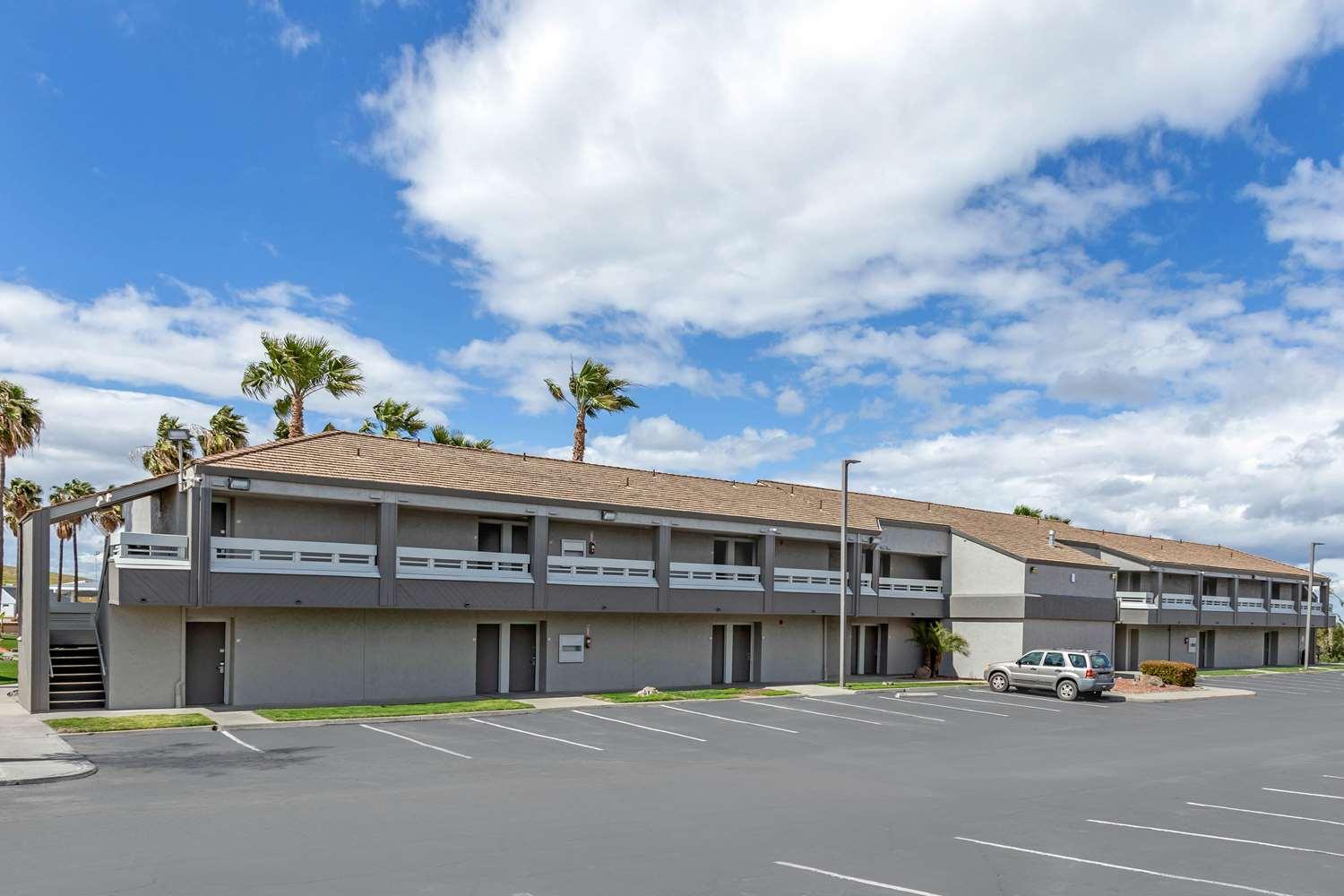 Vista Exterior Quality Inn Kettleman City near Hwy 41