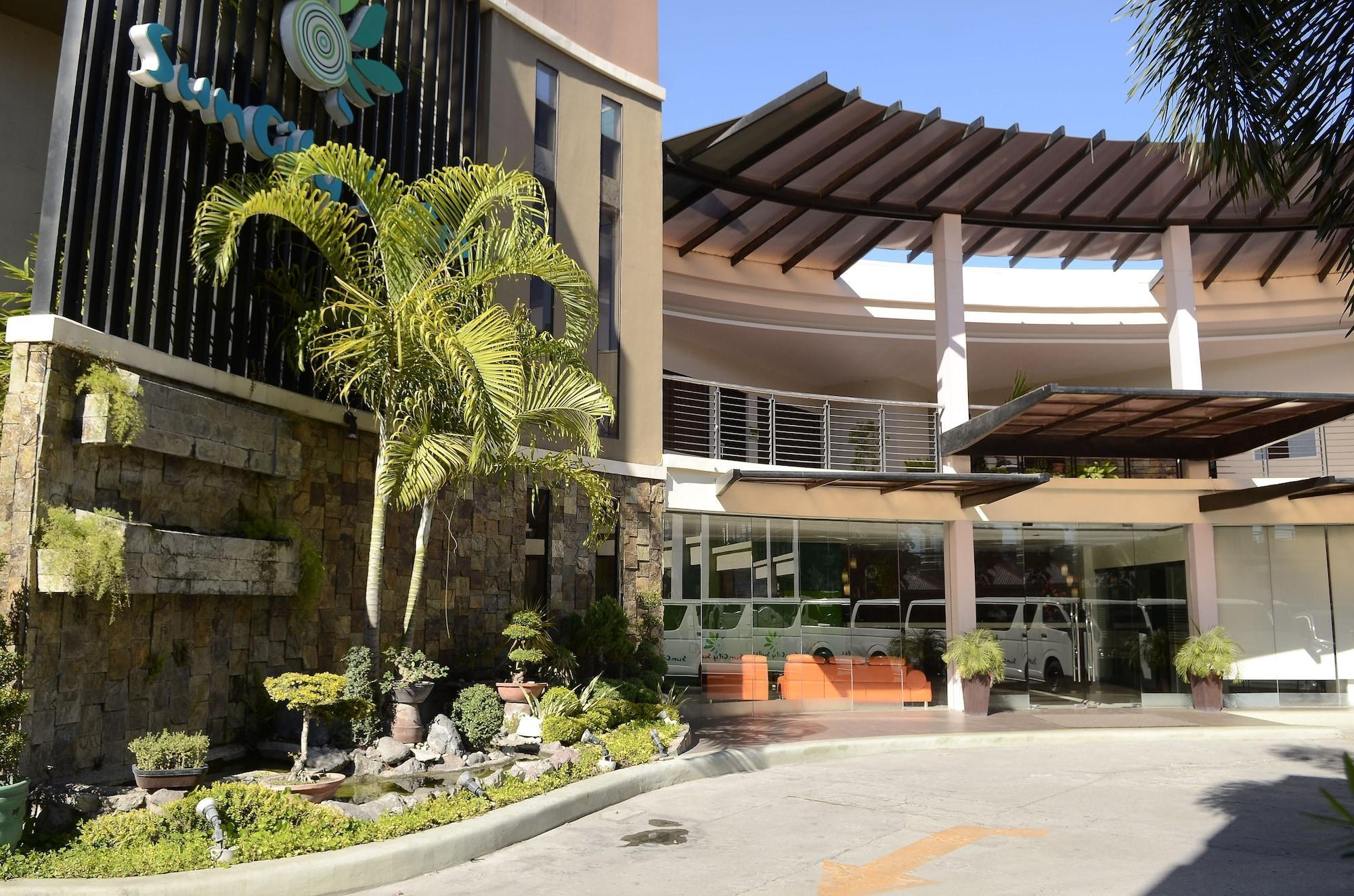 Vista Exterior Sun City Suites