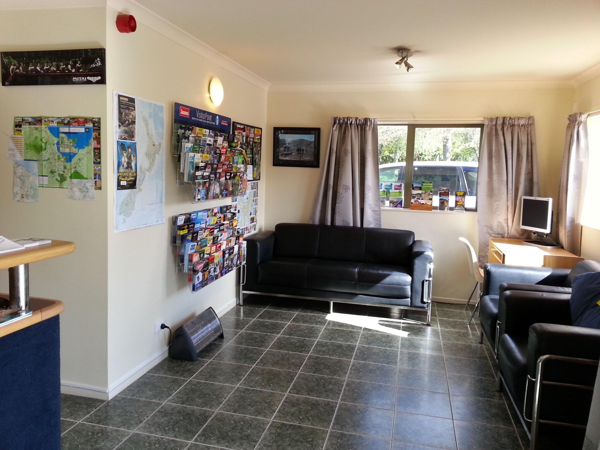 Vista Lobby New Castle Motor Lodge