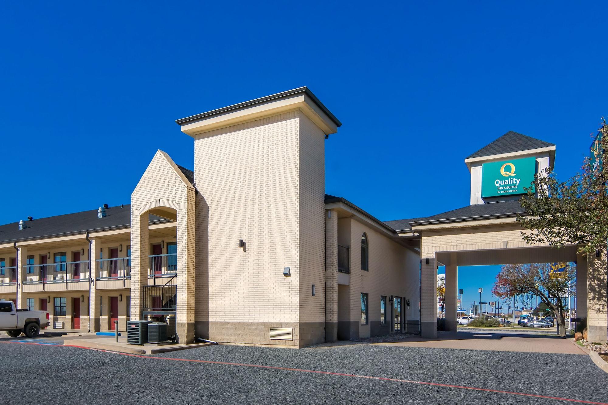 Vista Exterior Quality Inn & Suites