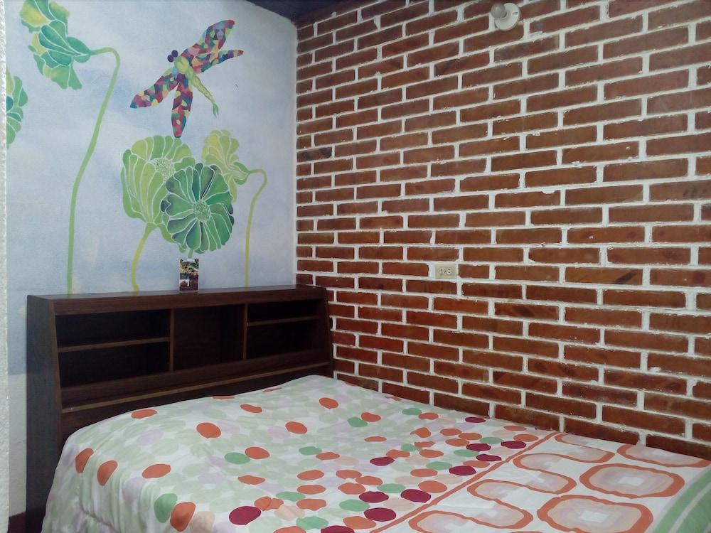 Hotel Hostel y Restaurante Casa Jacaranda