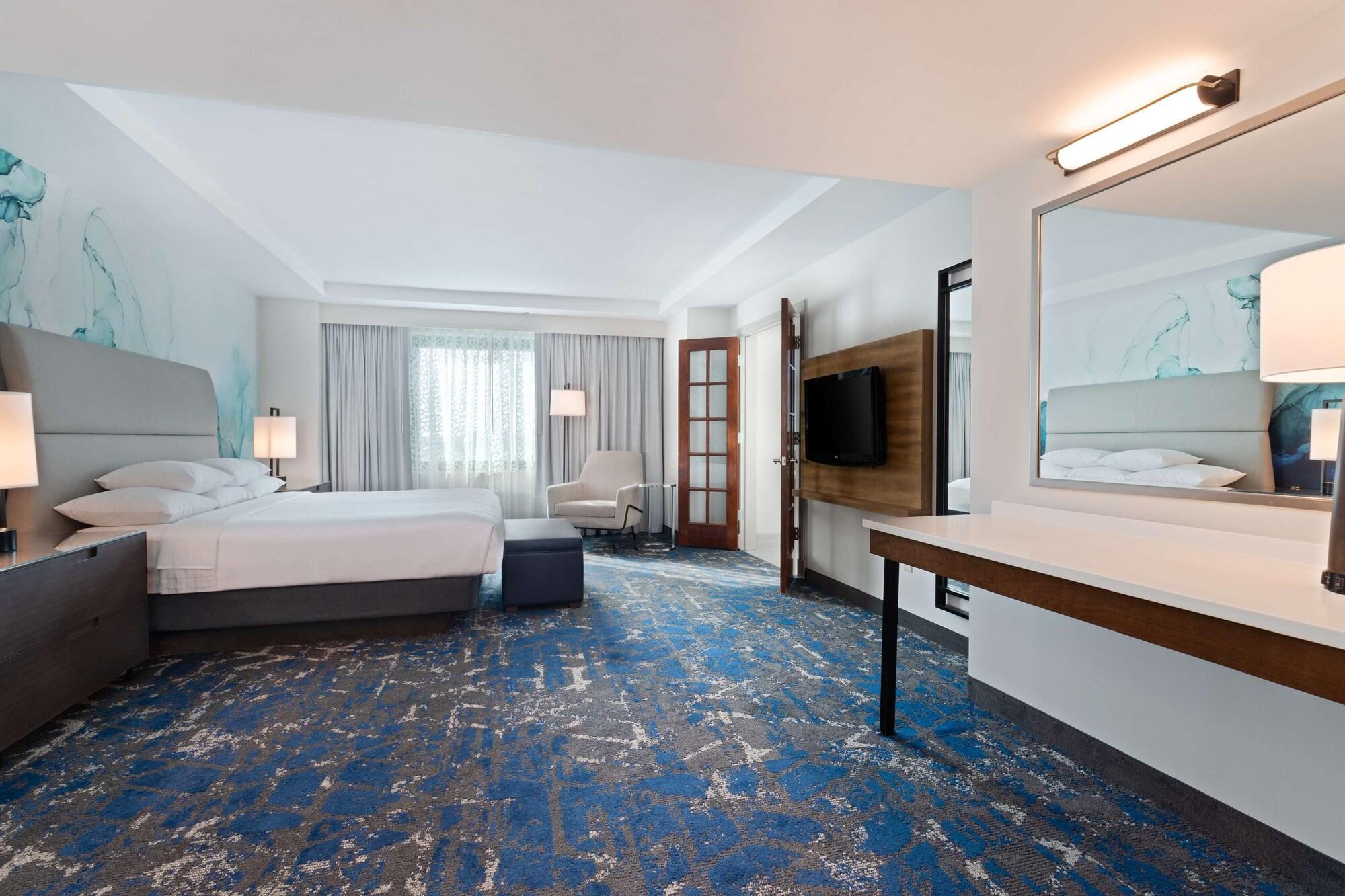 Quarto Embassy Suites by Hilton Tampa USF Near Busch Gardens