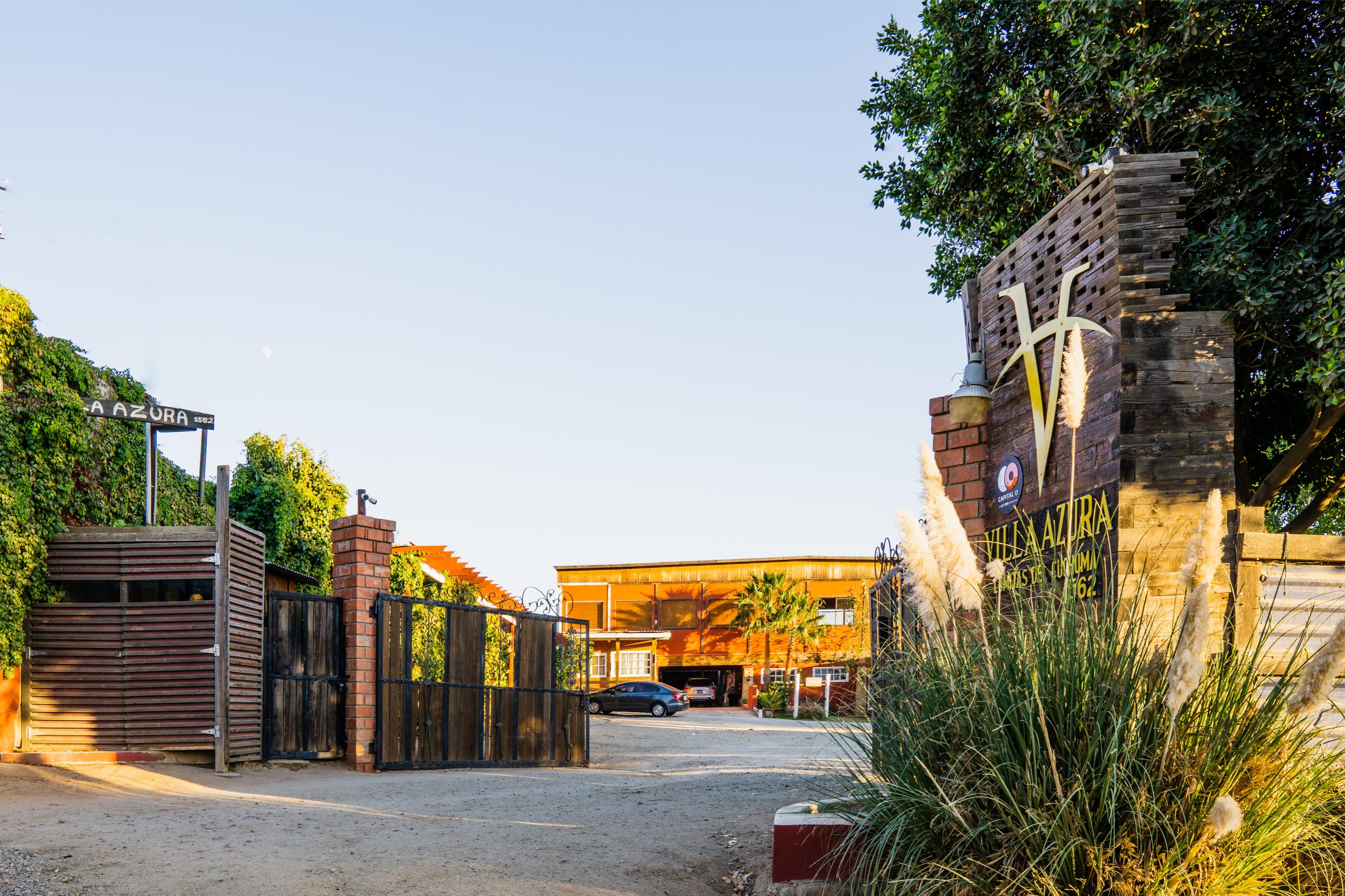 Vista Exterior Capital O Hotel Villa Azura