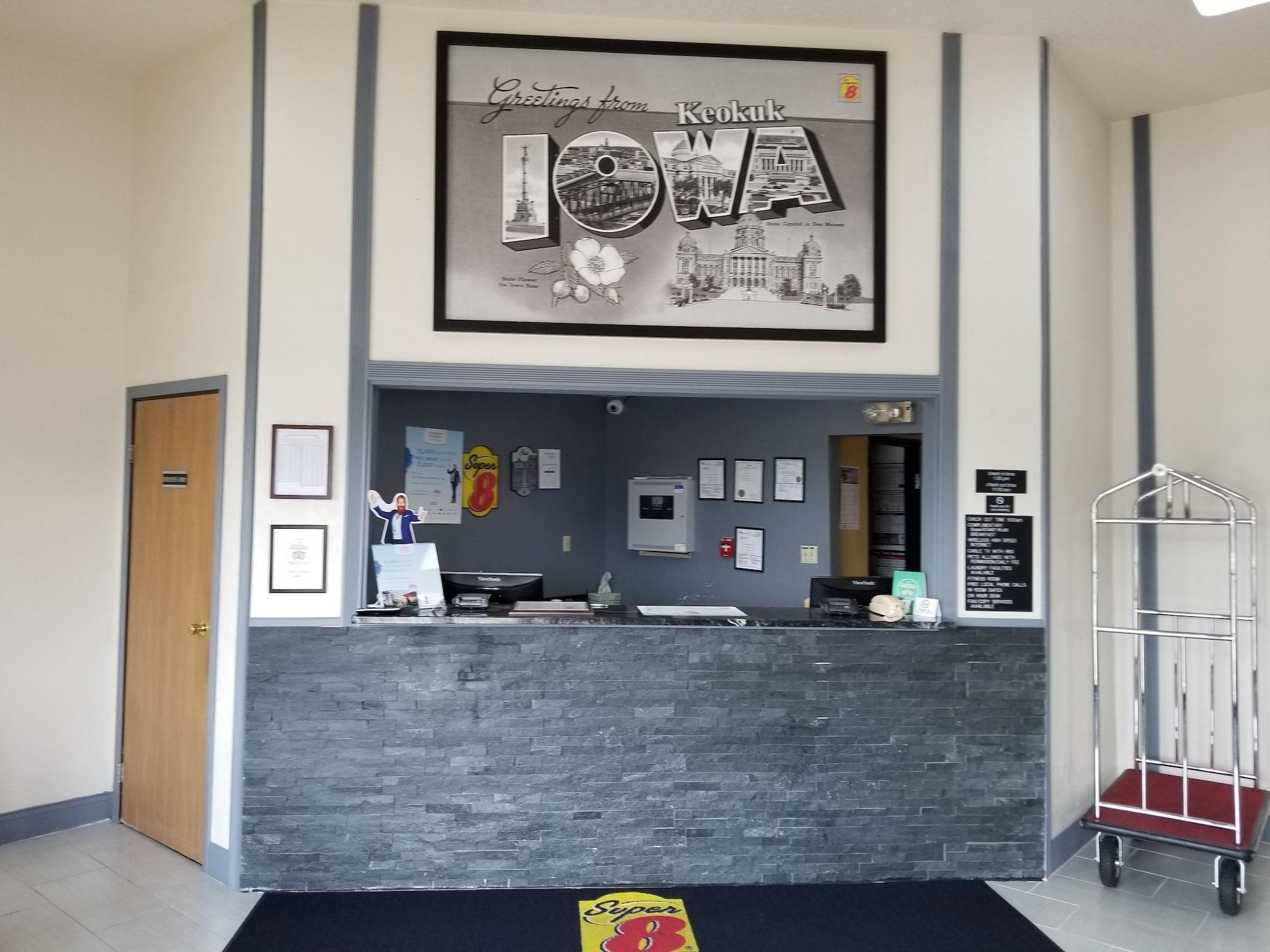 Vista Lobby Super 8 by Wyndham Keokuk