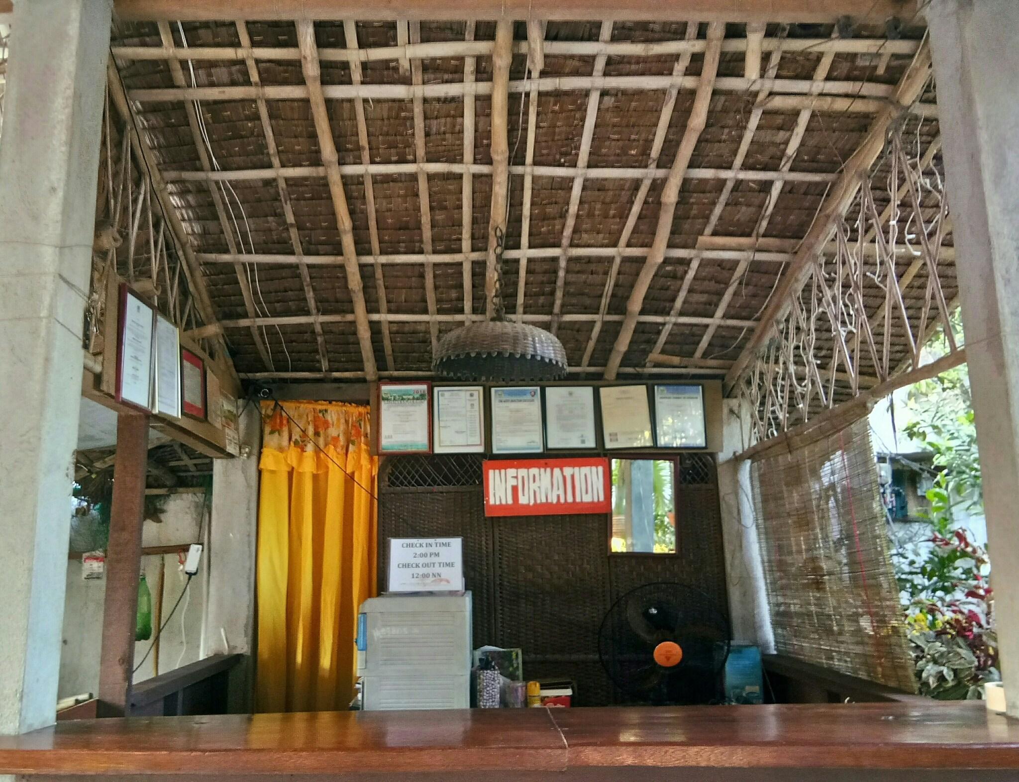 Vista Lobby Megan's Paradisio Beachfront Villa