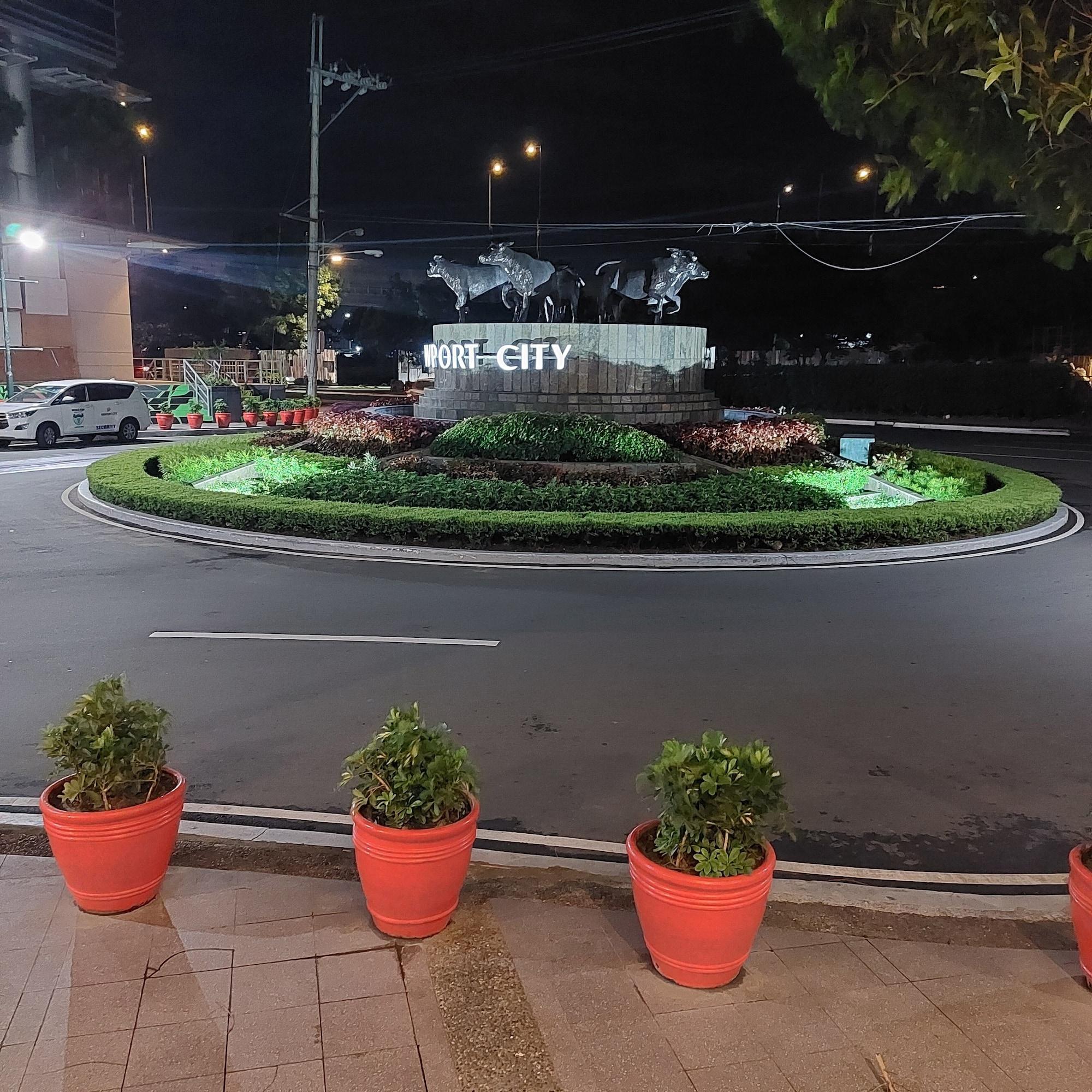 Vista Exterior Henry's Newport