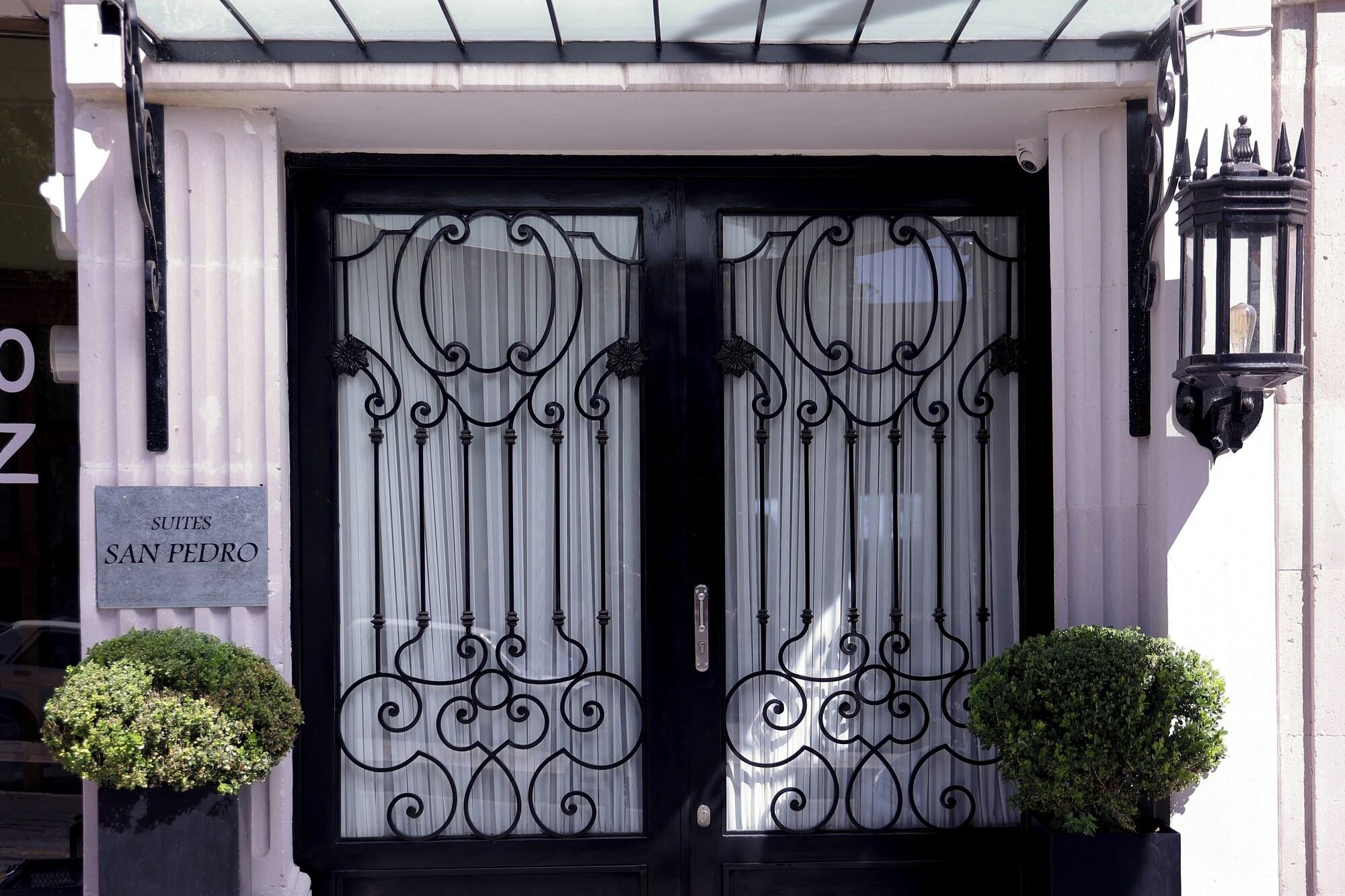 Vista Exterior Suites San Pedro