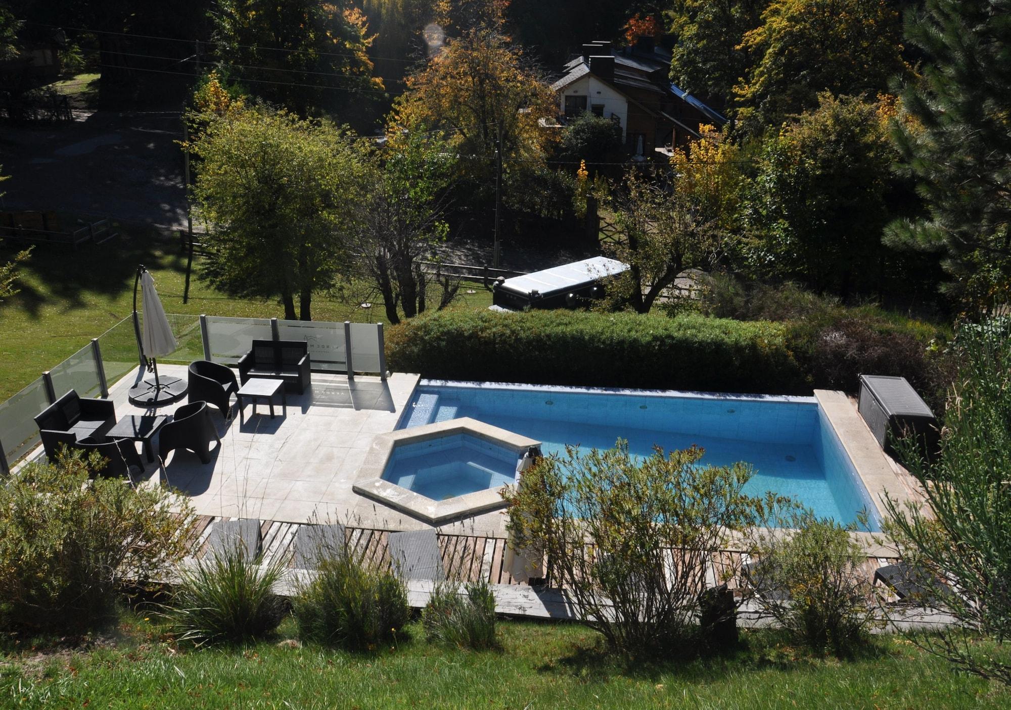 Vista Piscina Hosteria Verde Morada