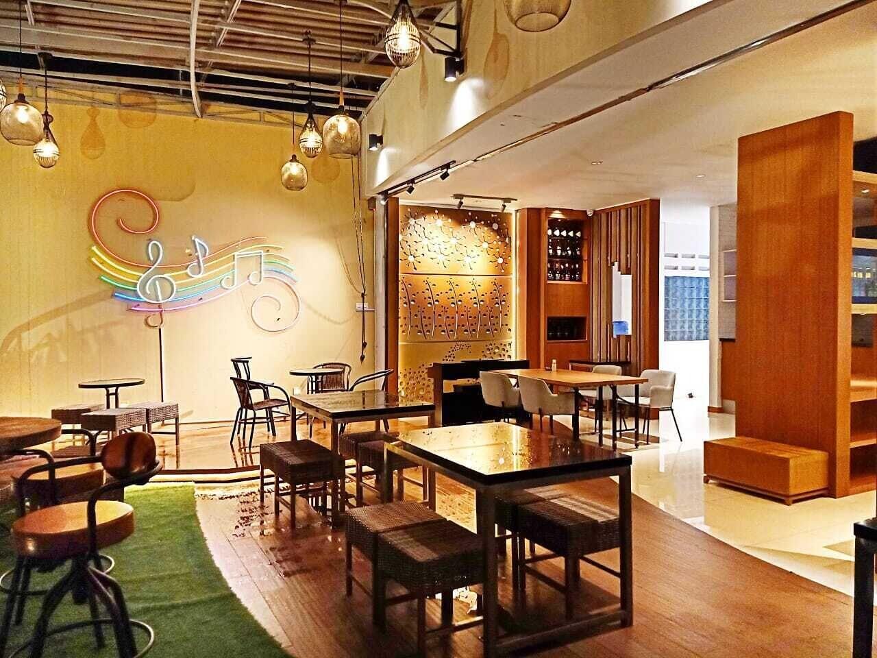 Restaurant Arawa Traveller's Inn Makassar - Hostel