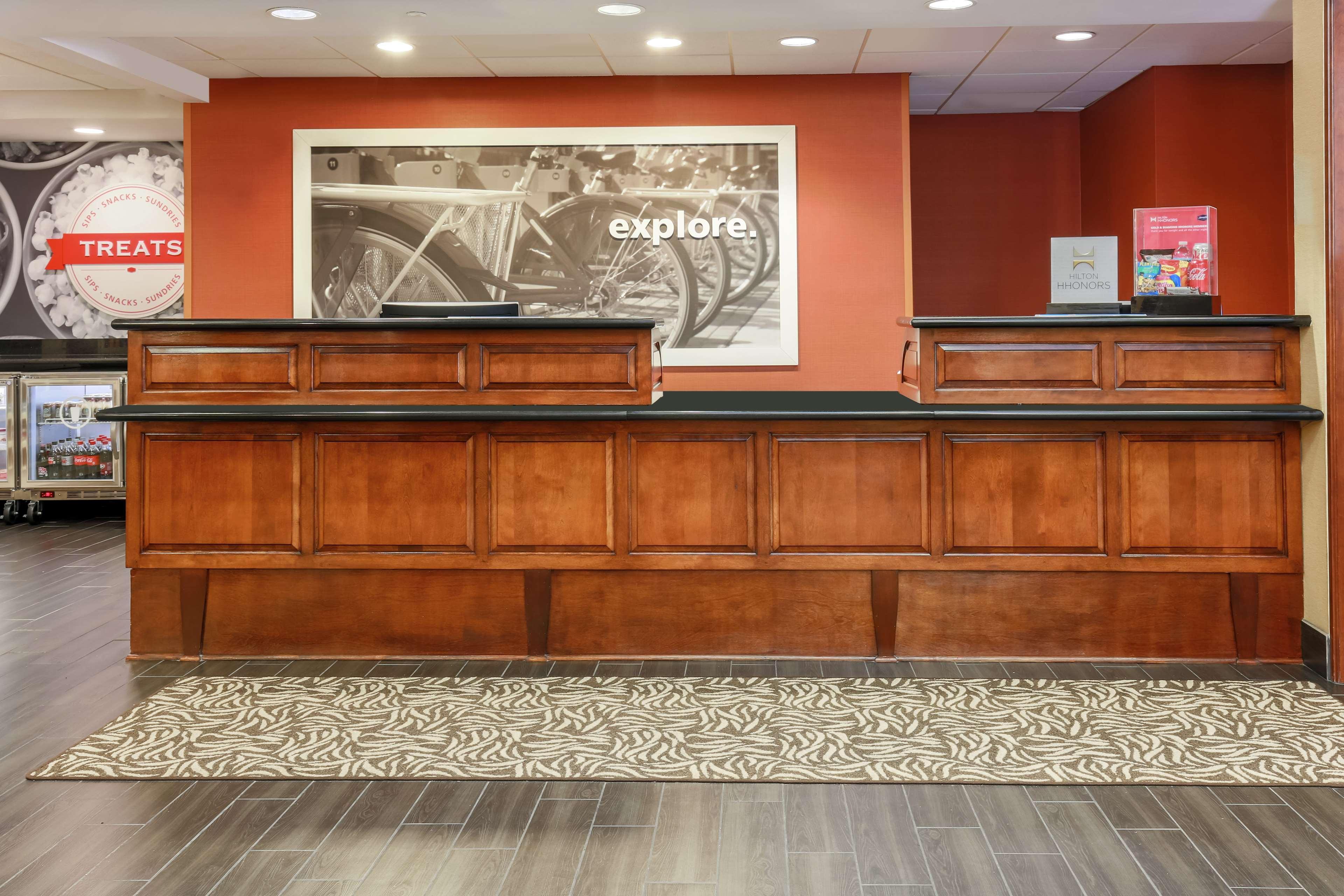 Vista Lobby Hampton Inn & Suites Tallahassee I-10/Thomasville Road, FL