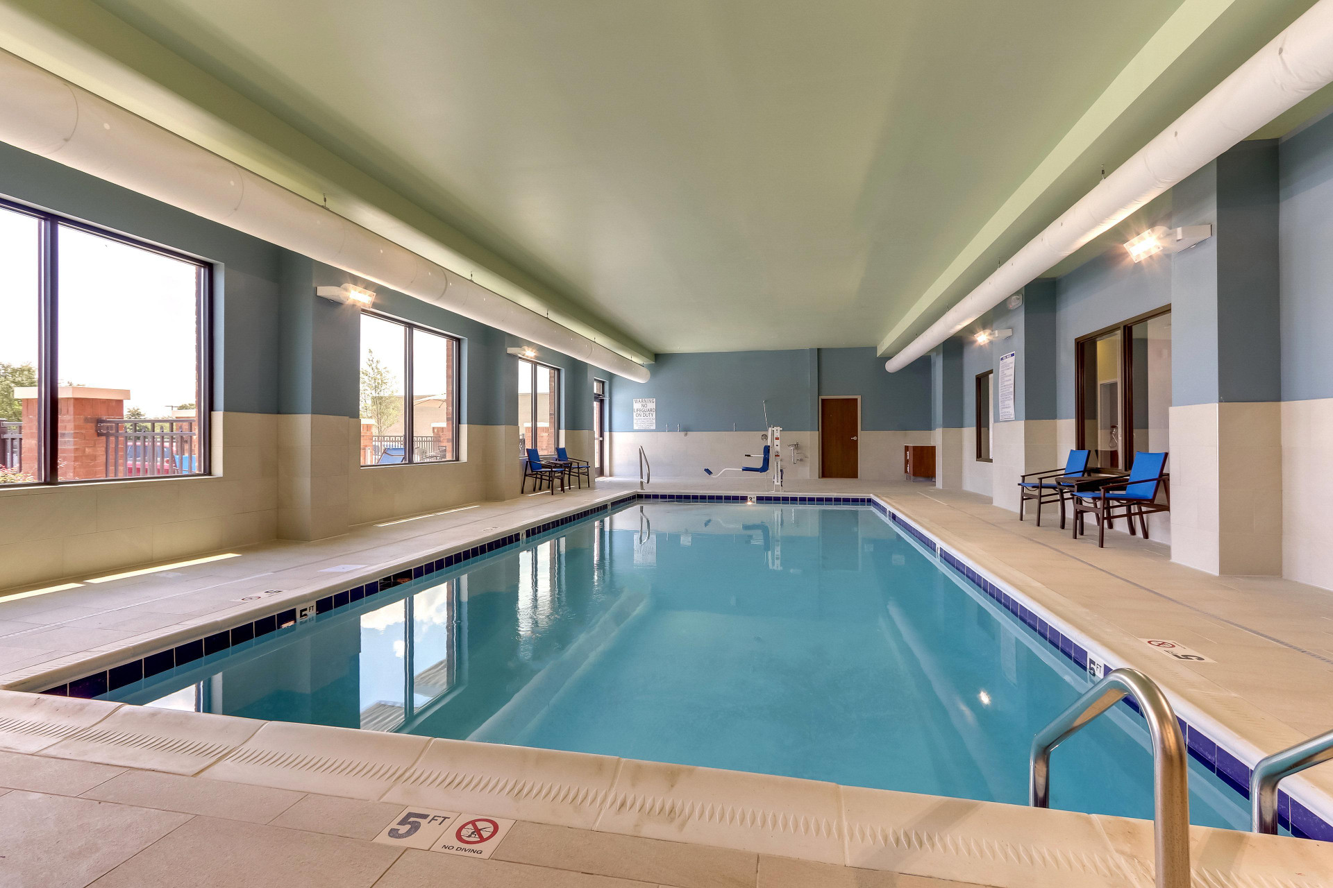 Vista Piscina Holiday Inn Express Wilmington Porters Neck by IHG