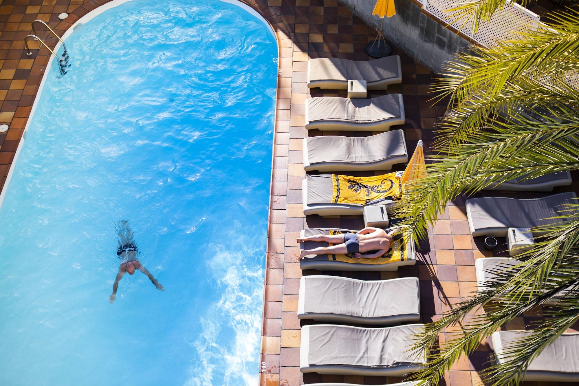 Varios Jacarandas Beach