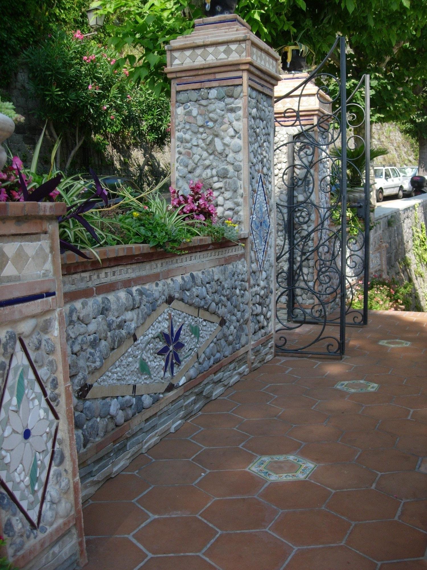 Vista Exterior Villa Palumbo