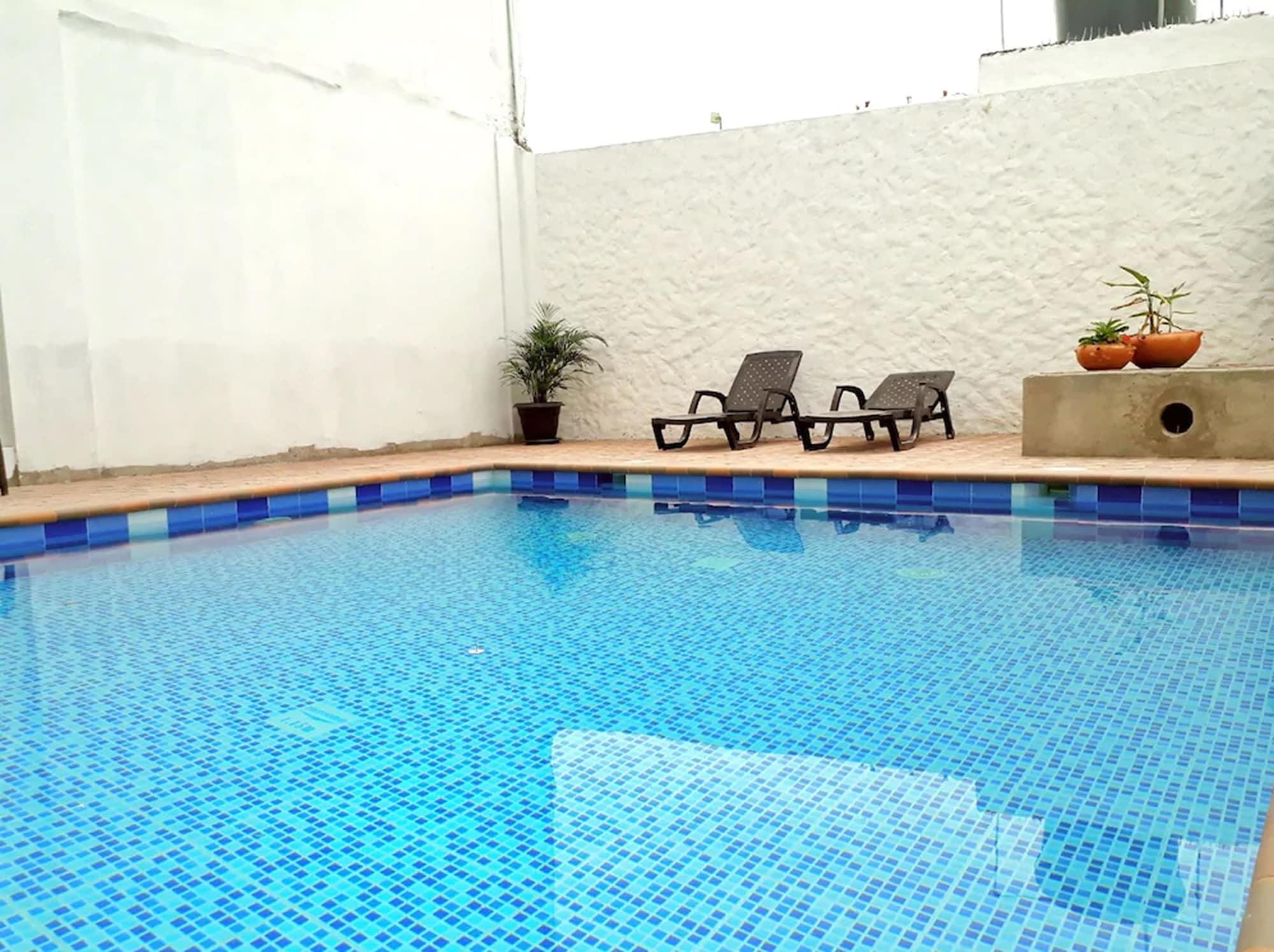 Vista da piscina Hotel Elimar