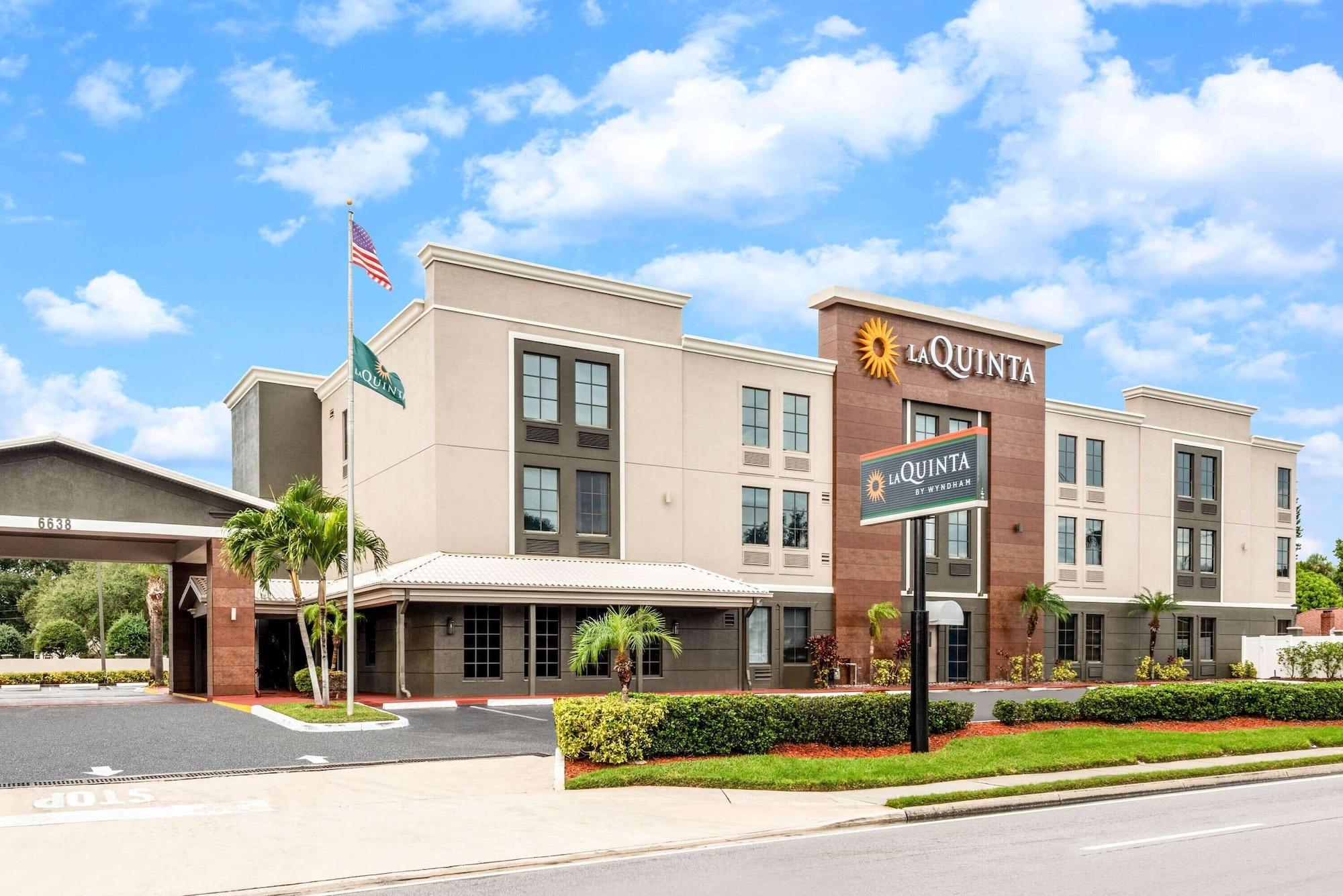 Vista Exterior La Quinta Inn & Suites by Wyndham St. Petersburg Northeast