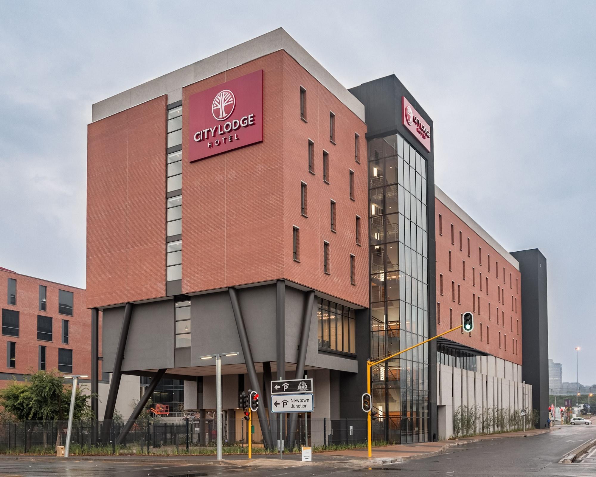 Vista Exterior City Lodge Hotel Newtown