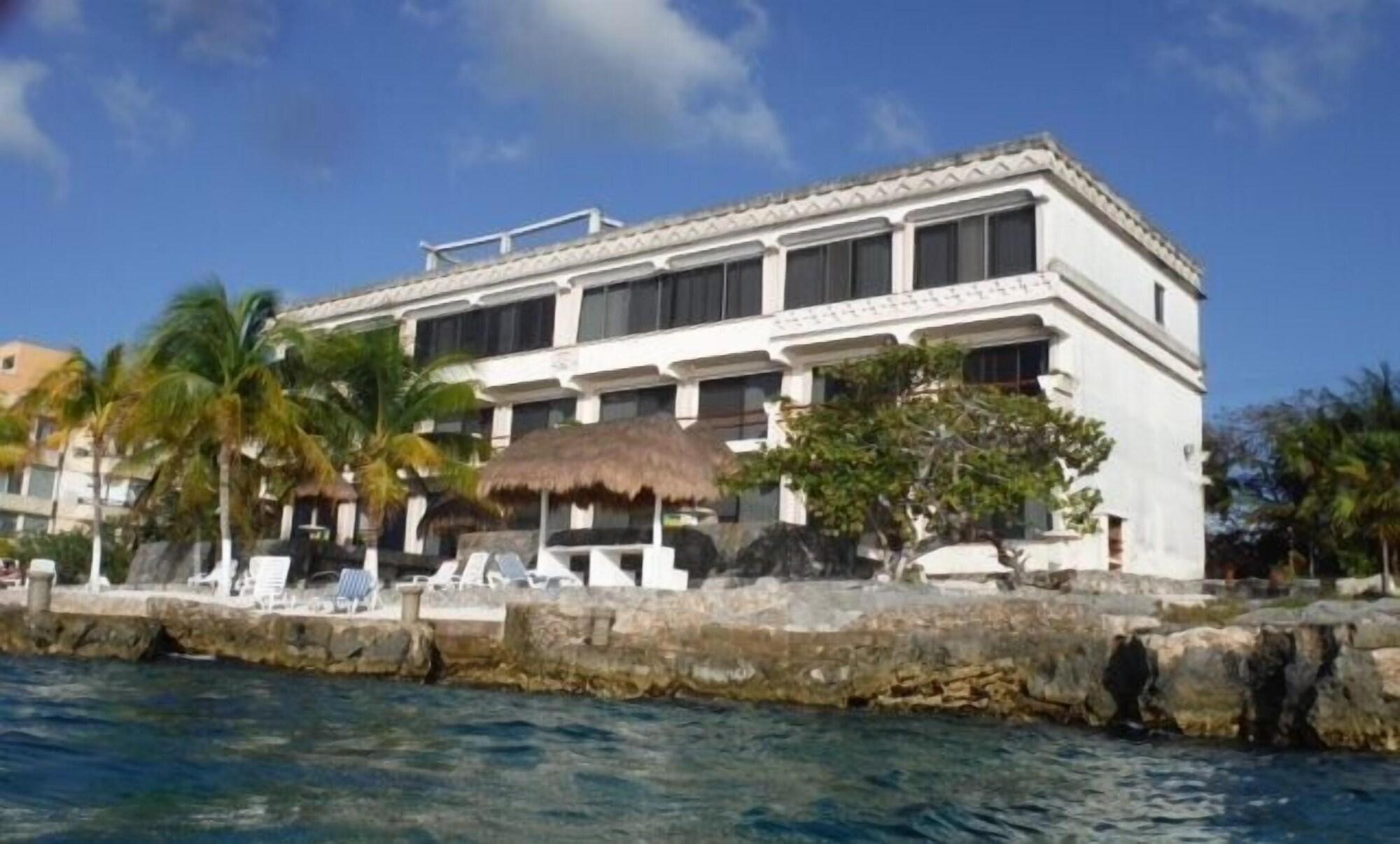 Varios Condumel Condominiums