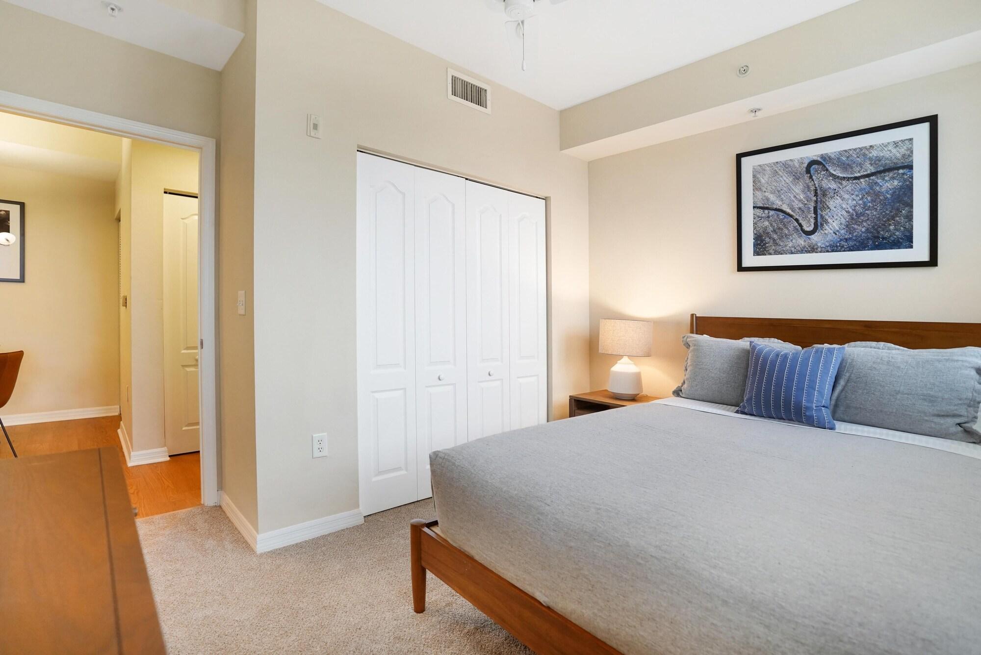Guest room Dharma Home Suites South Miami at Red Road Commons