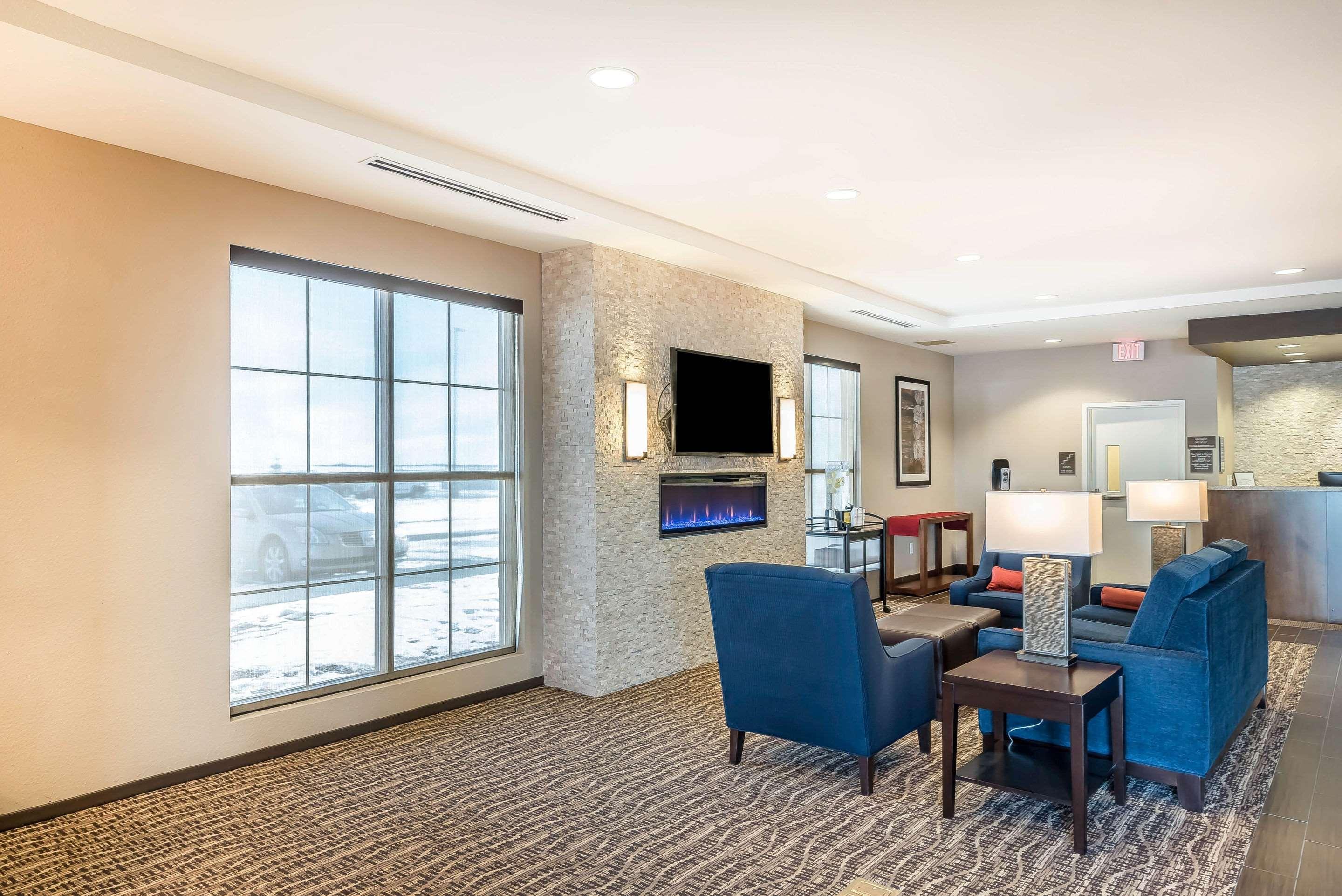 Vista Lobby Comfort Inn & Suites Sidney I-80