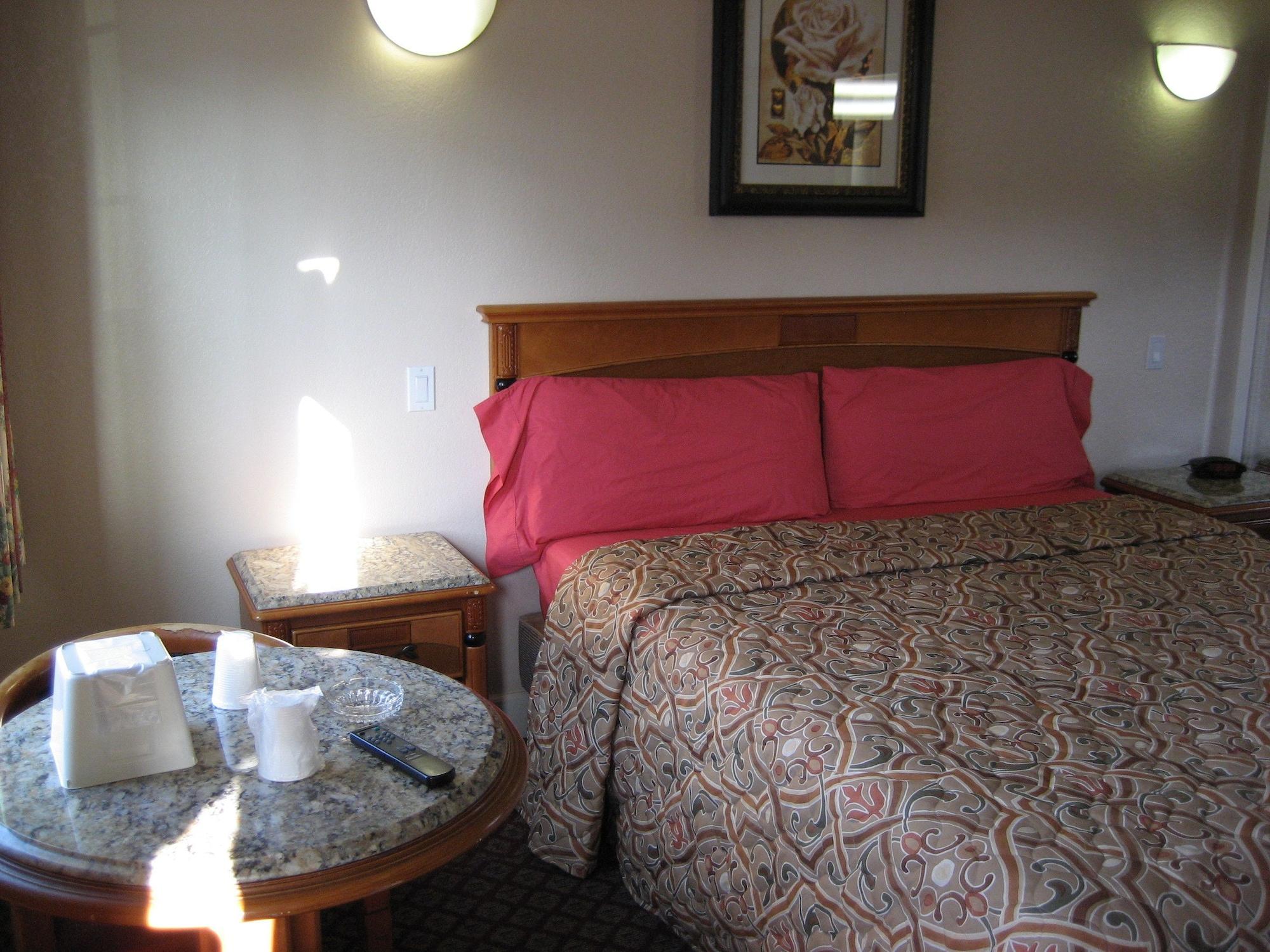 Varios Walls Motel Long Beach