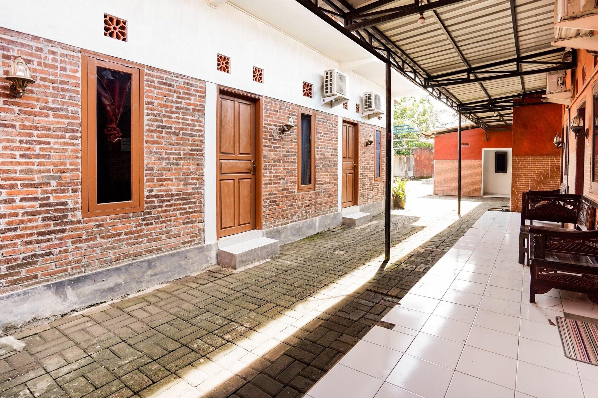 Vista Lobby OYO 91827 Tutus Homestay Syariah